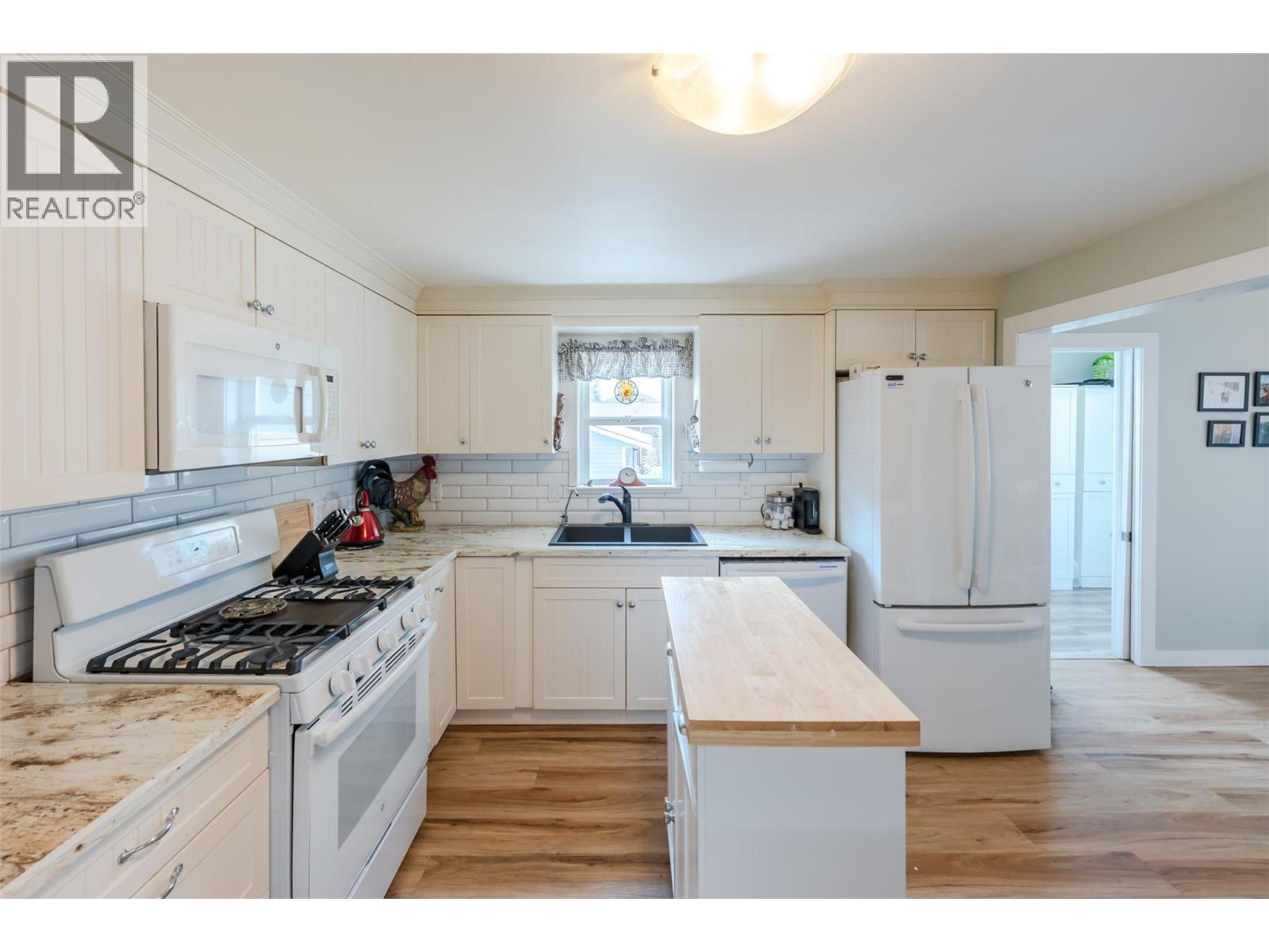 6430 Spartan Street, Oliver, British Columbia  V0H 1T0 - Photo 3 - 10394910