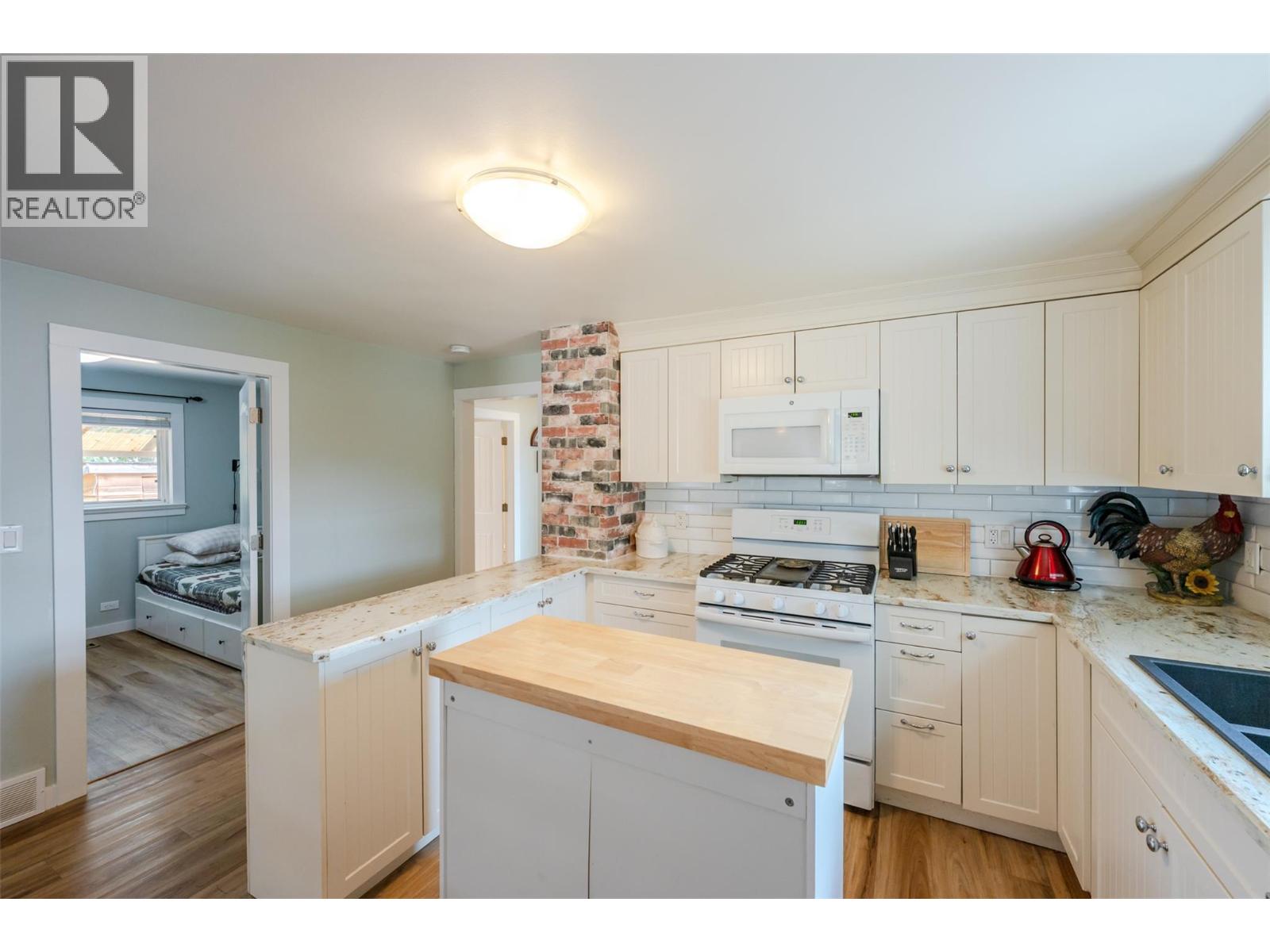 6430 Spartan Street, Oliver, British Columbia  V0H 1T0 - Photo 6 - 10394910