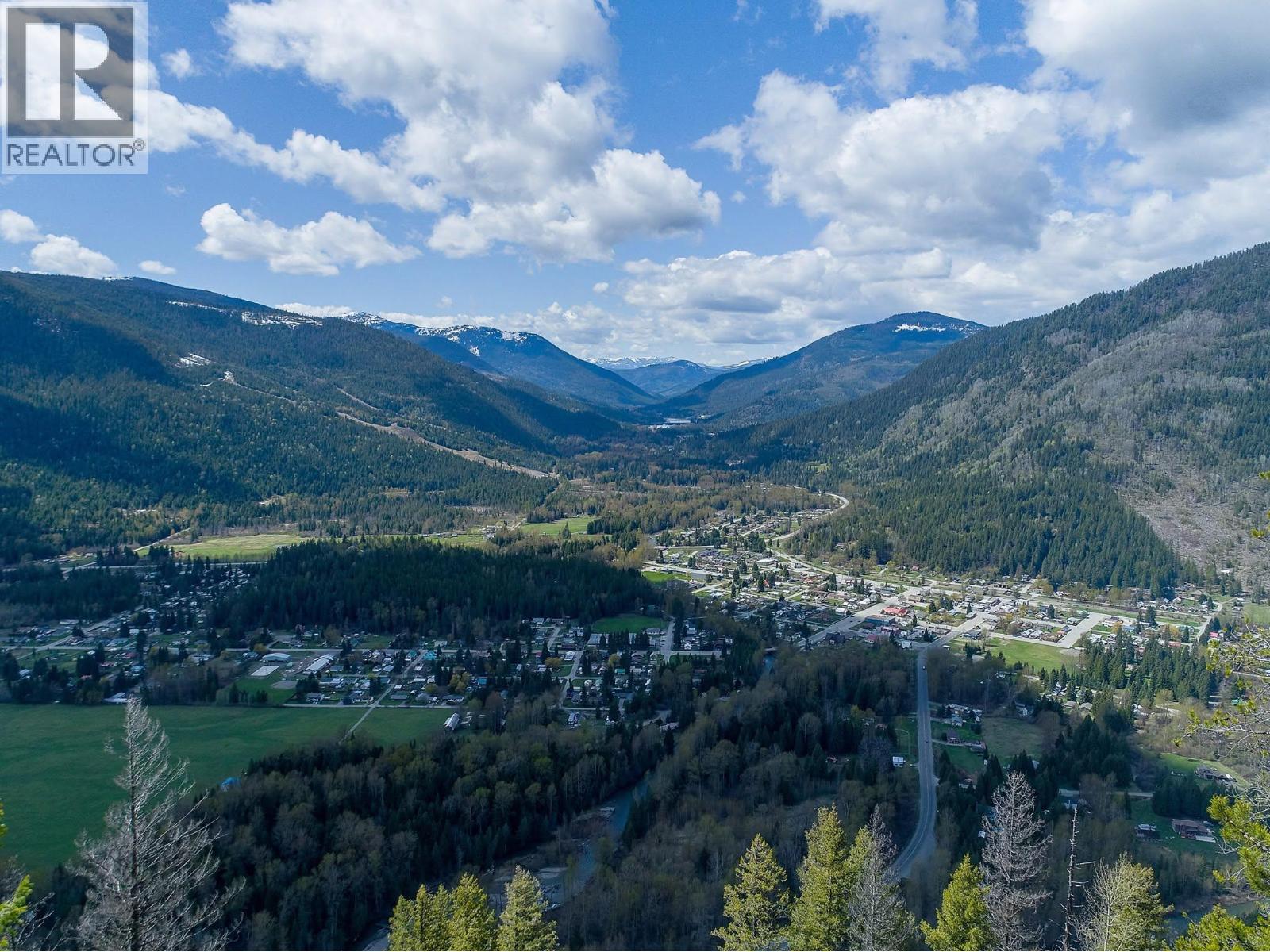 112 Fourth Street, Salmo, British Columbia  V0G 1Z0 - Photo 1 - 10390098