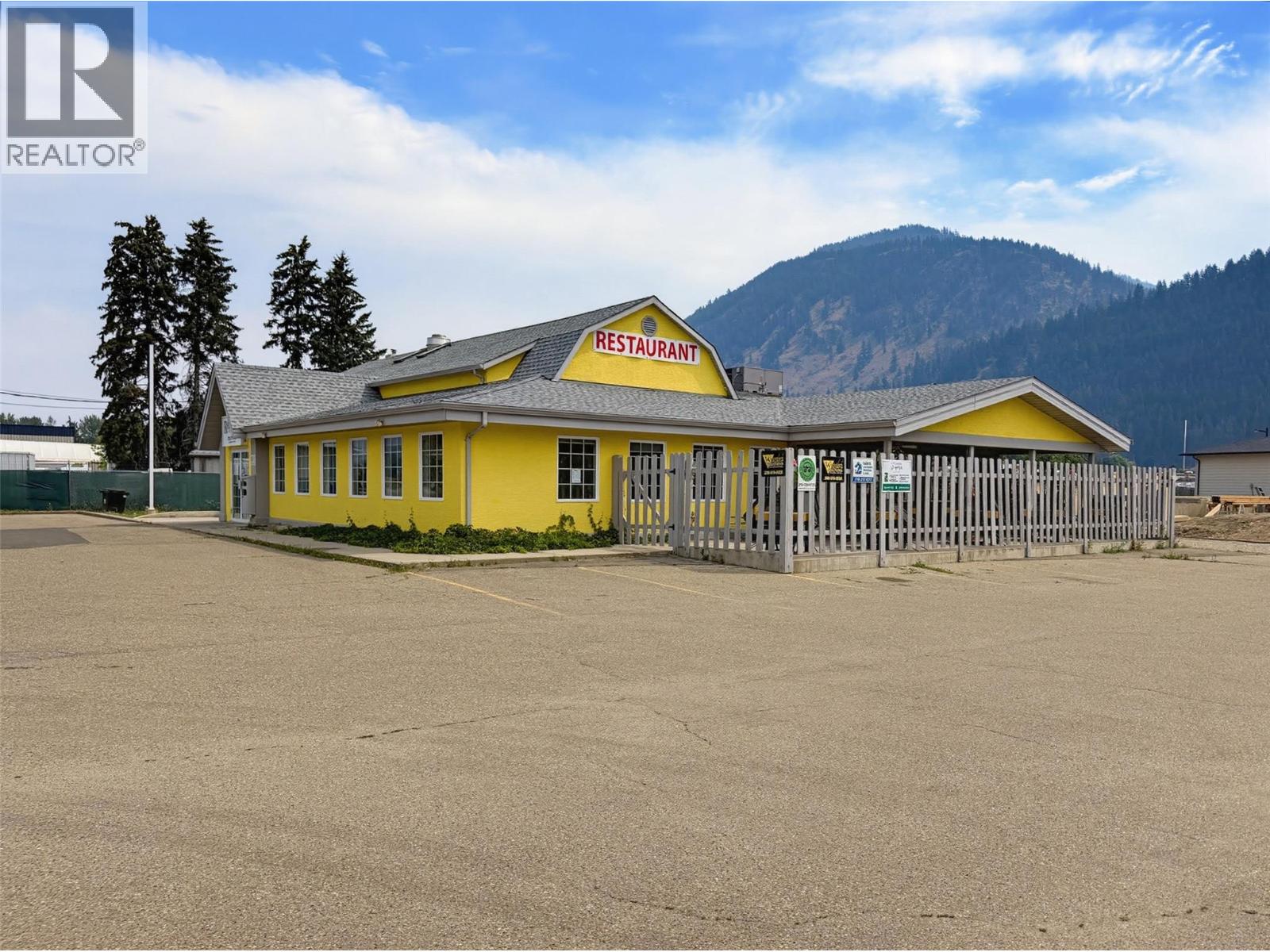 333 Shuswap Avenue, Chase, British Columbia  V0E 1M0 - Photo 2 - 10395246