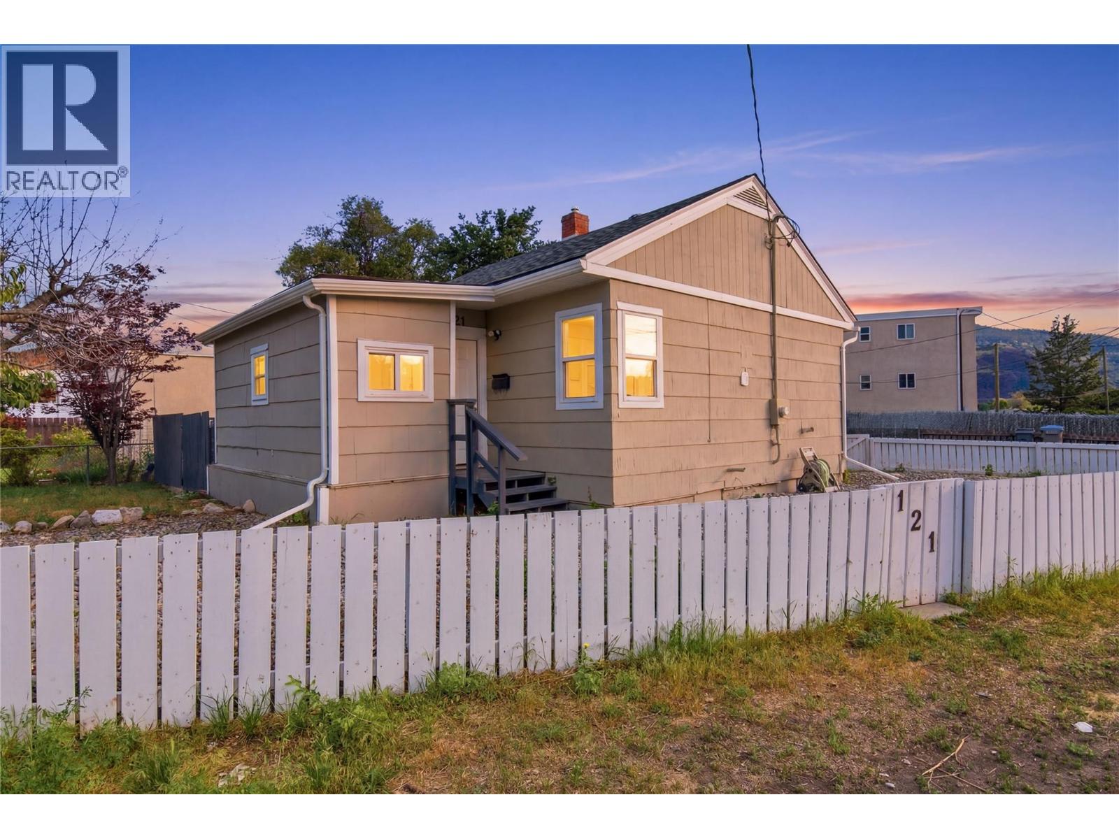 121 Willow Street, Kamloops, British Columbia  V2B 4C6 - Photo 3 - 10395277