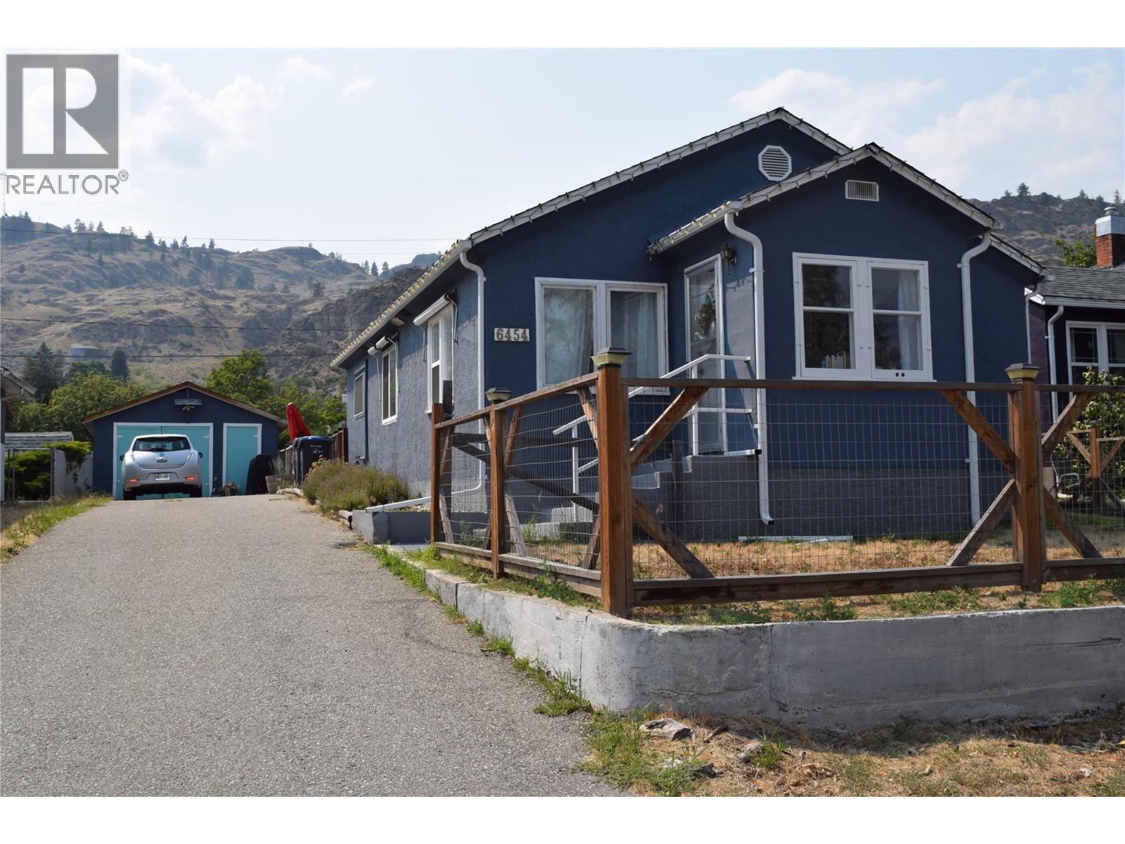 6454 Kootenay Street, Oliver, British Columbia  V0H 1T0 - Photo 1 - 10395133