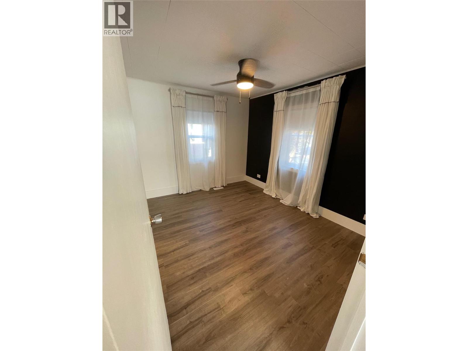 6454 Kootenay Street, Oliver, British Columbia  V0H 1T0 - Photo 10 - 10395133