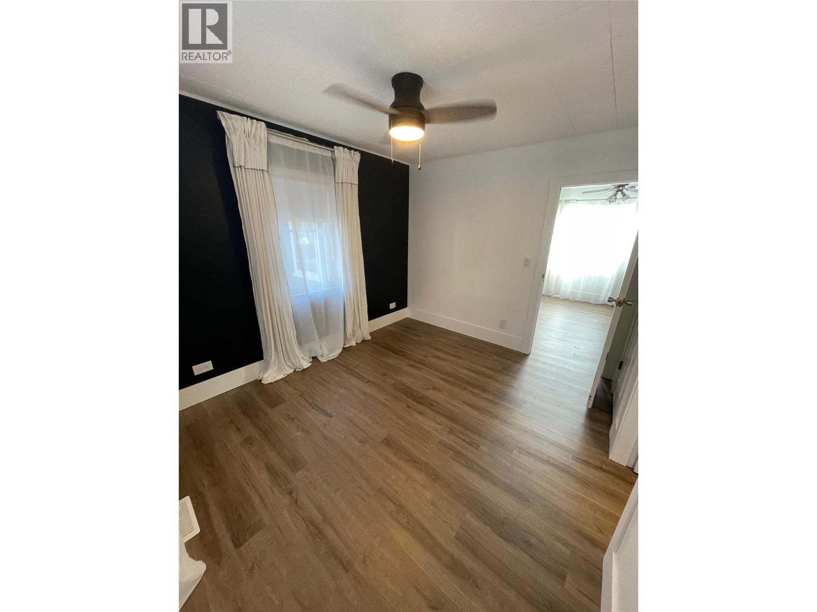 6454 Kootenay Street, Oliver, British Columbia  V0H 1T0 - Photo 11 - 10395133