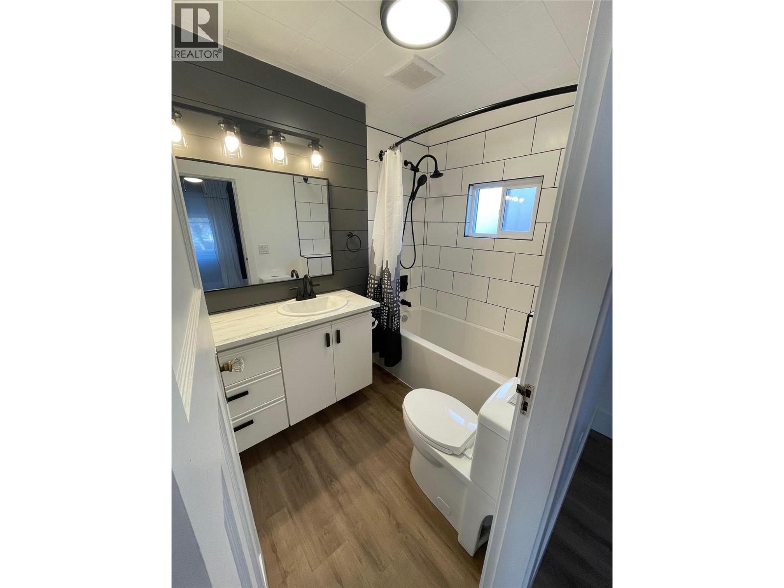 6454 Kootenay Street, Oliver, British Columbia  V0H 1T0 - Photo 13 - 10395133