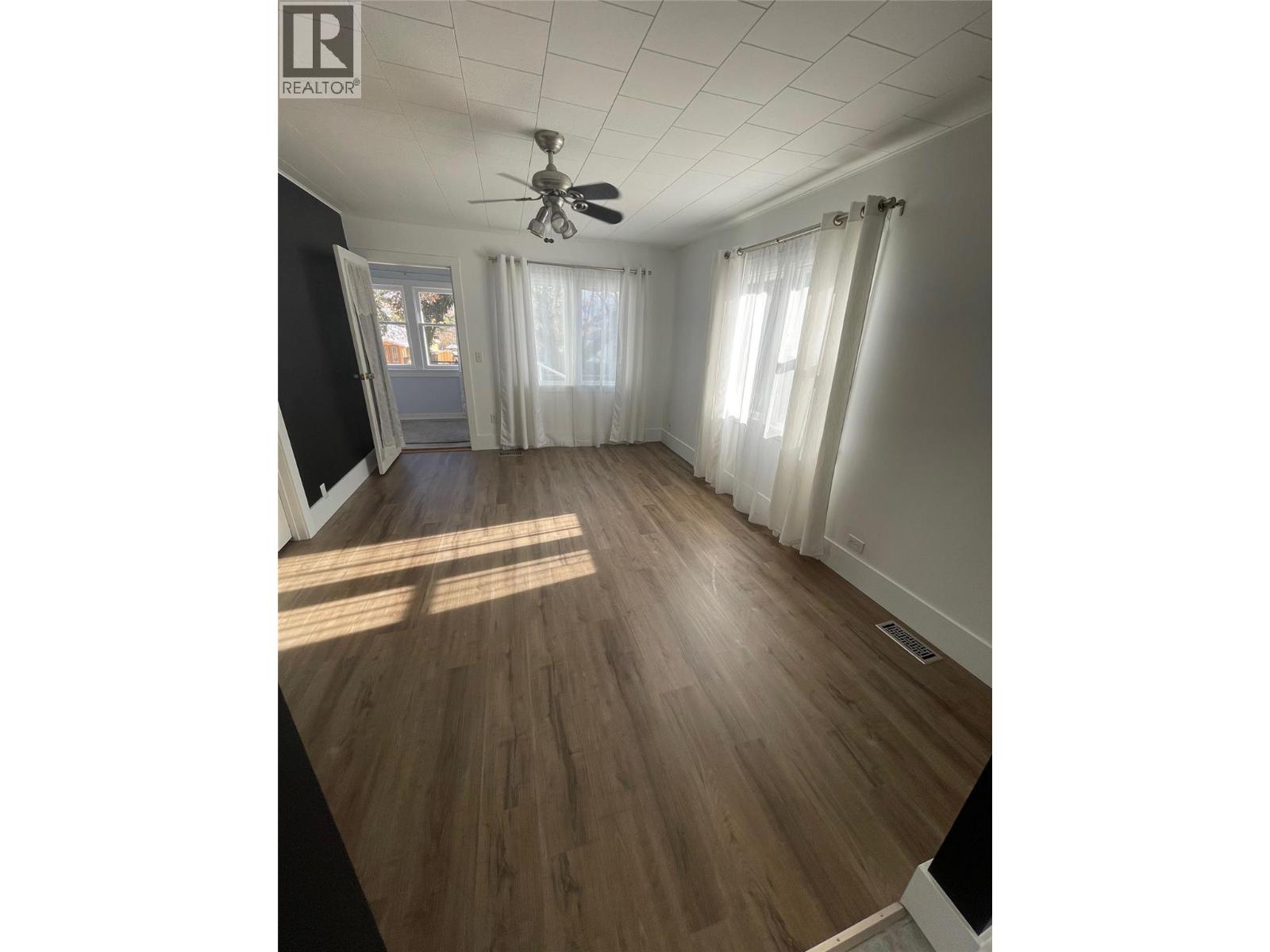 6454 Kootenay Street, Oliver, British Columbia  V0H 1T0 - Photo 3 - 10395133