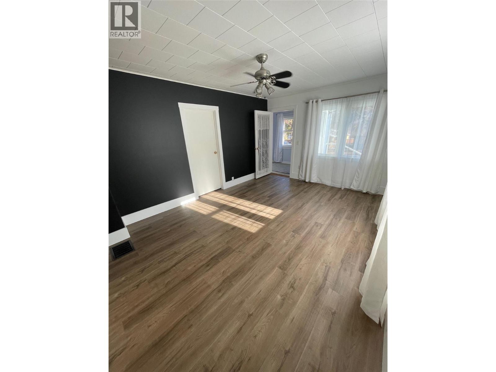 6454 Kootenay Street, Oliver, British Columbia  V0H 1T0 - Photo 4 - 10395133