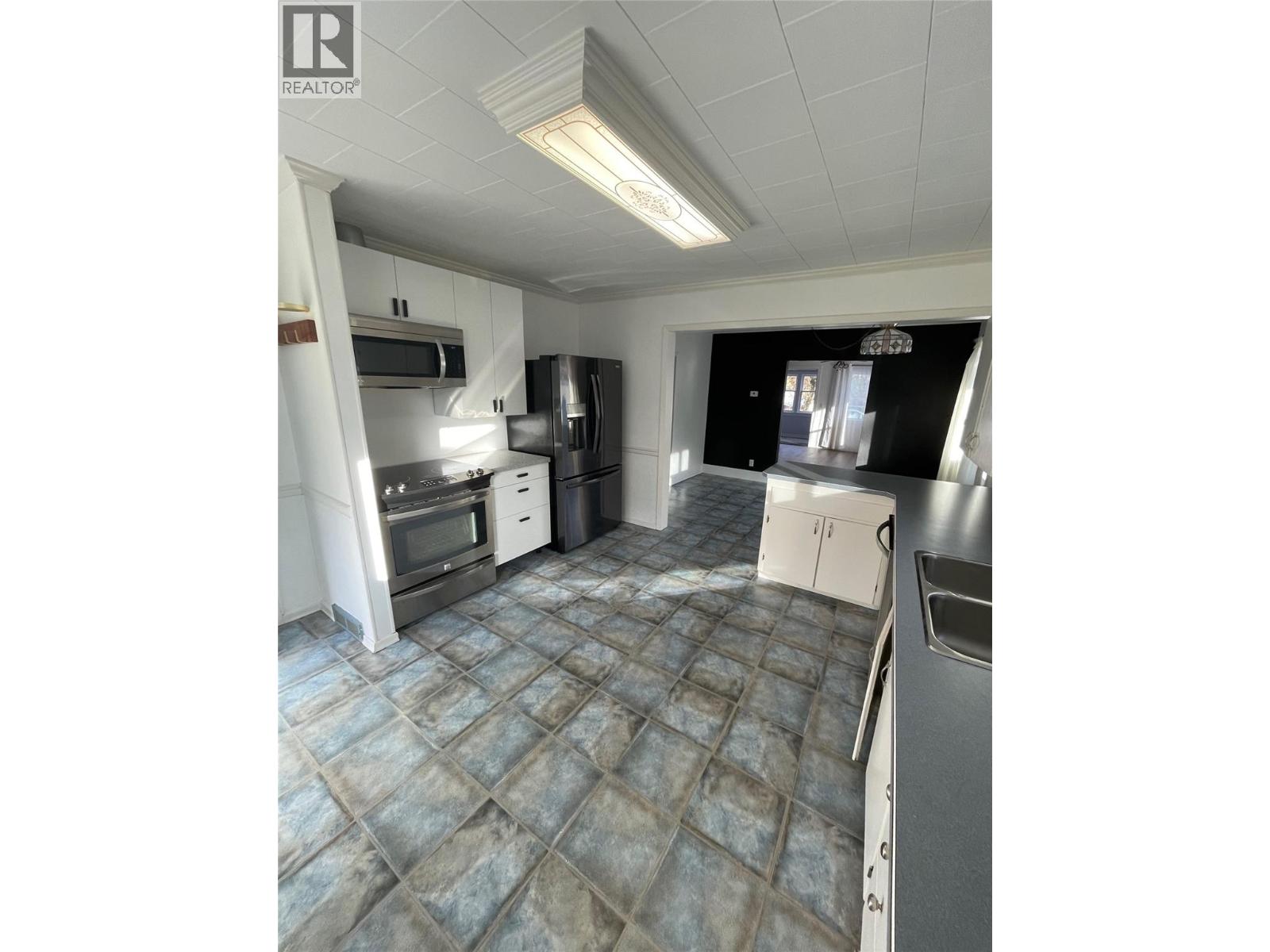 6454 Kootenay Street, Oliver, British Columbia  V0H 1T0 - Photo 5 - 10395133