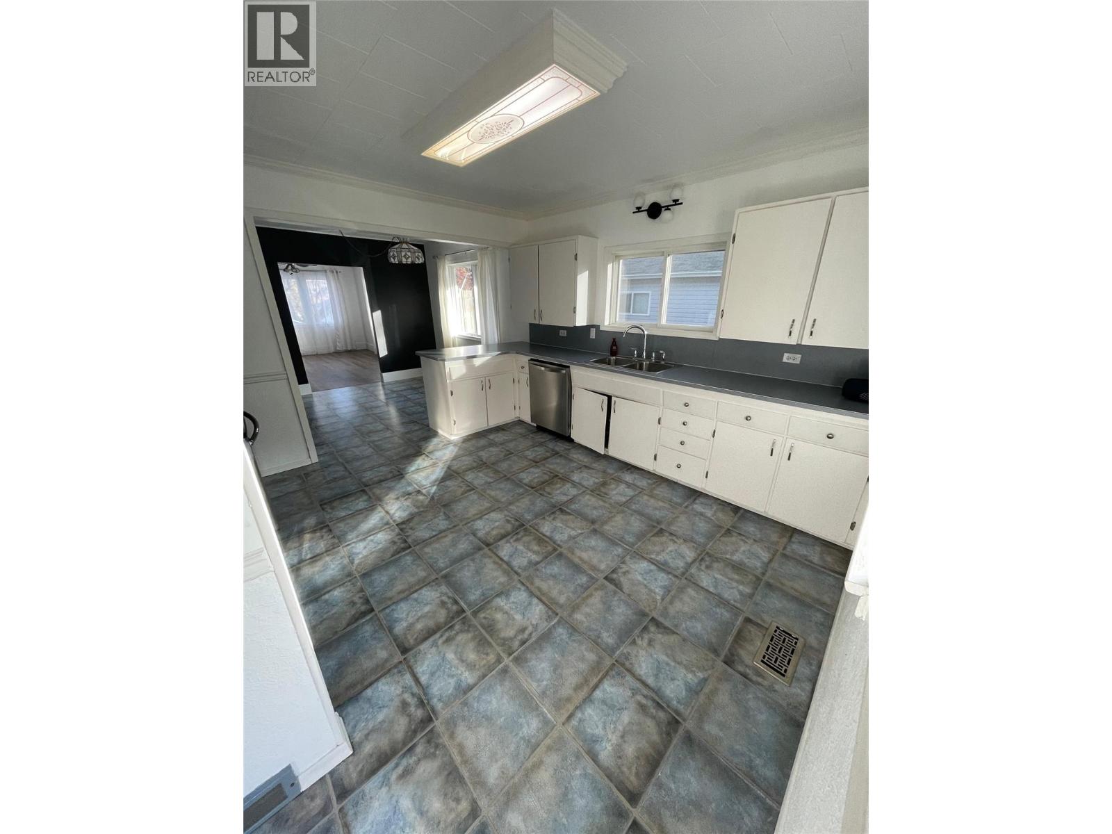 6454 Kootenay Street, Oliver, British Columbia  V0H 1T0 - Photo 6 - 10395133