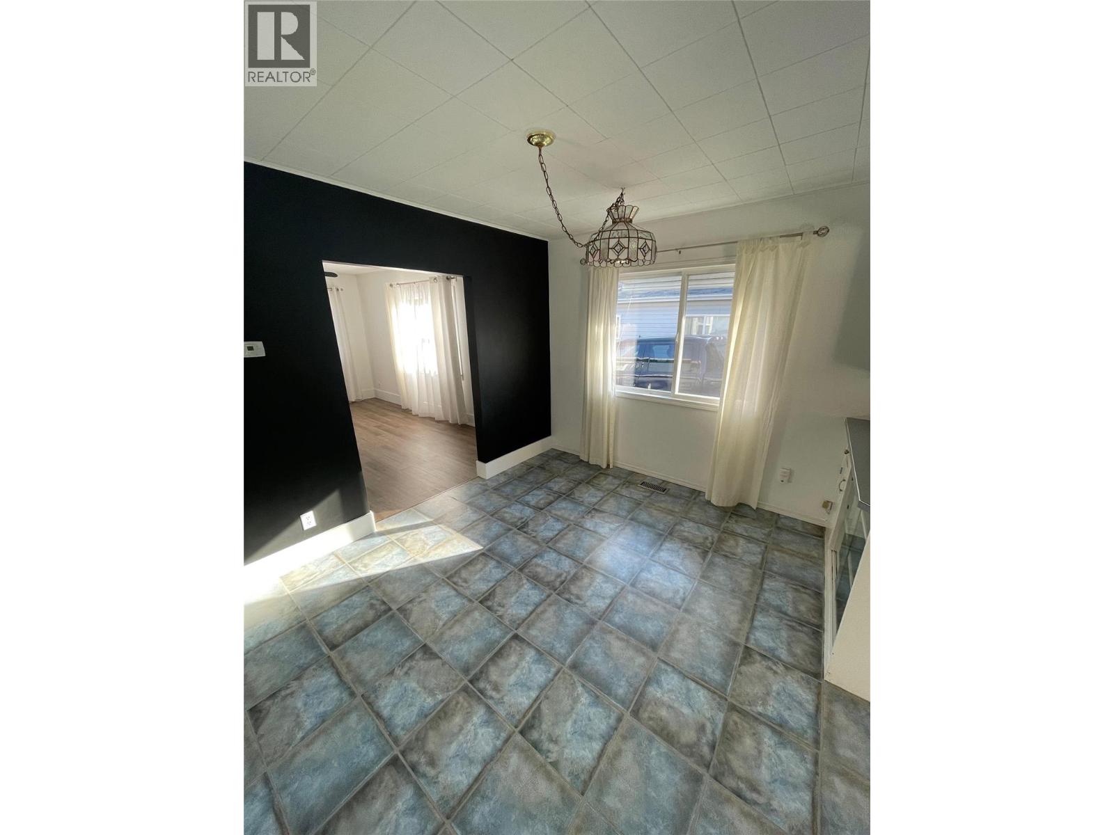 6454 Kootenay Street, Oliver, British Columbia  V0H 1T0 - Photo 9 - 10395133