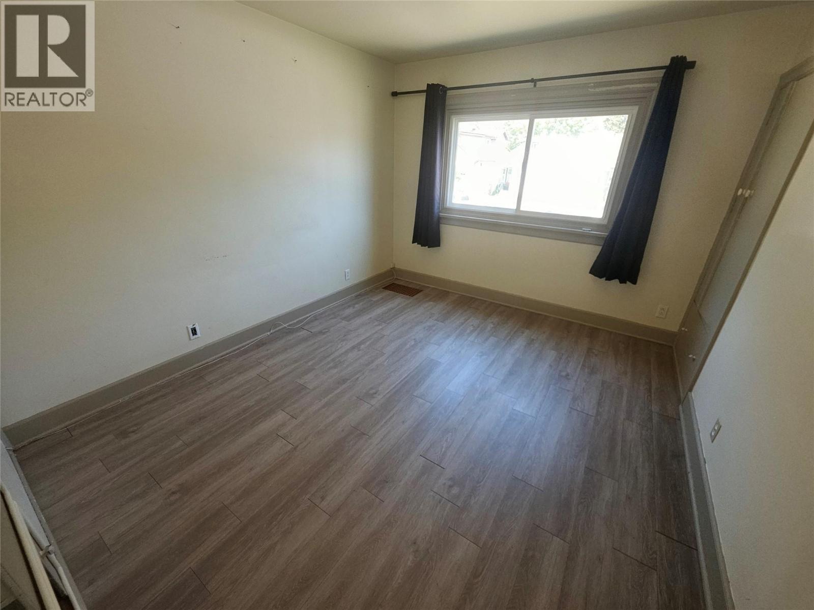 1188 Columbia Avenue, Trail, British Columbia  V1R 4L2 - Photo 8 - 10395291