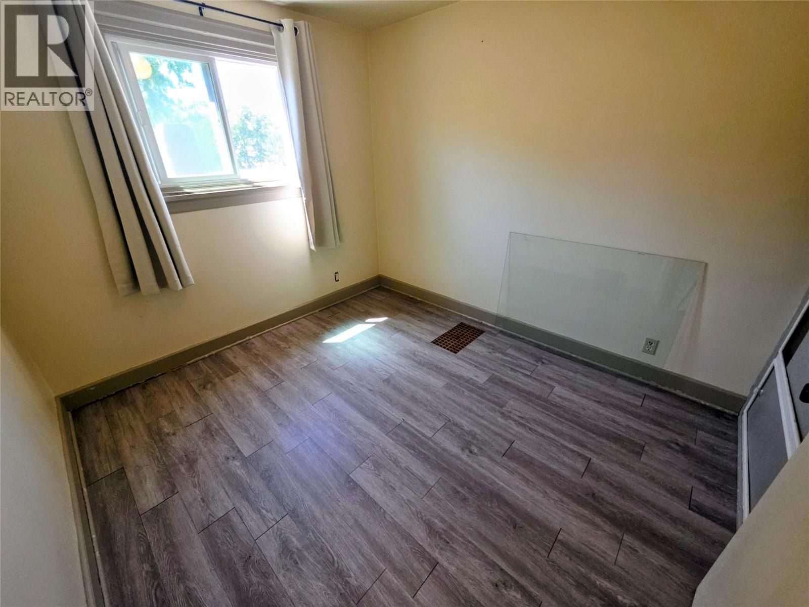 1188 Columbia Avenue, Trail, British Columbia  V1R 4L2 - Photo 9 - 10395291
