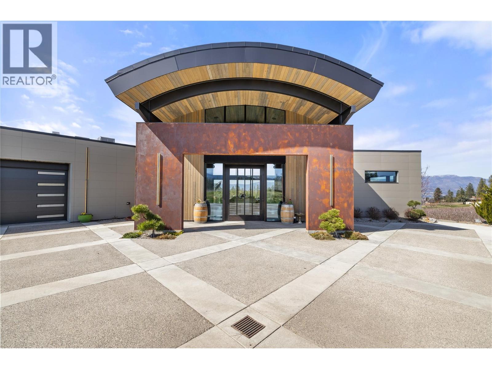 4275 Todd Road, Kelowna, British Columbia  V1W 4B8 - Photo 2 - 10390674