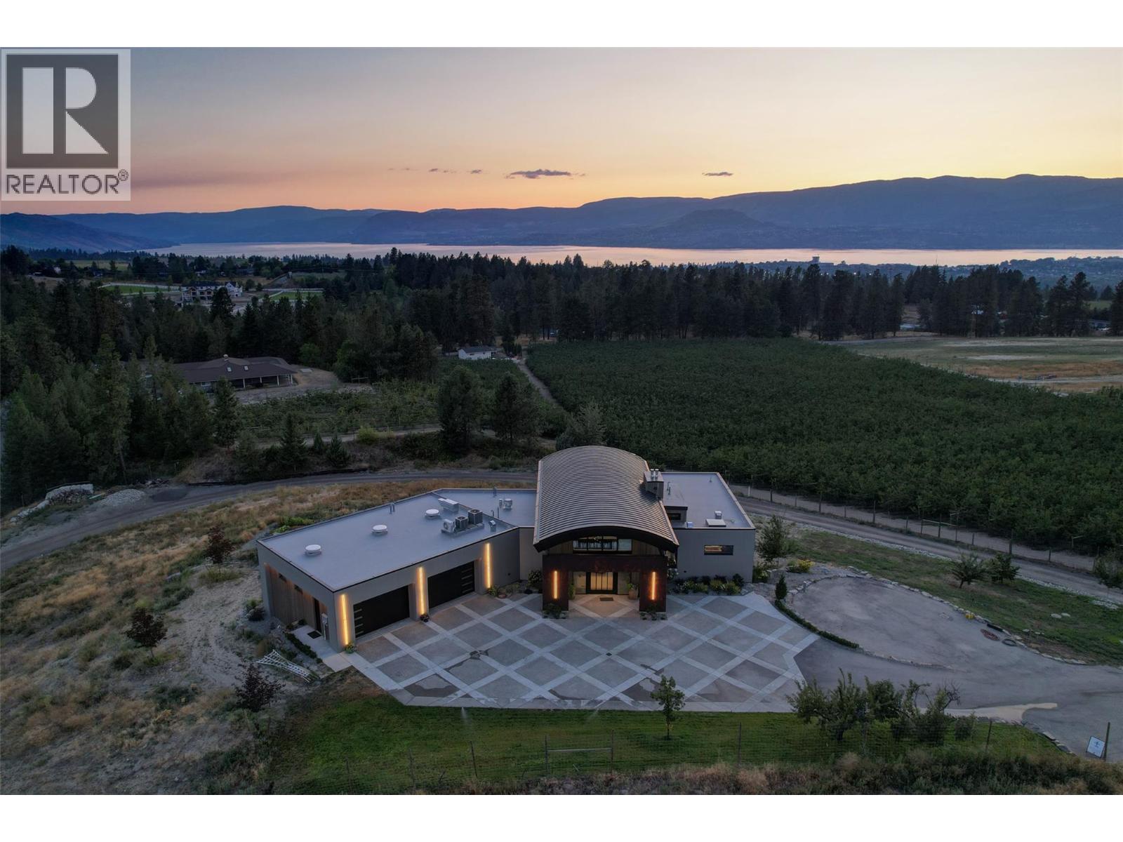 4275 Todd Road, Kelowna, British Columbia  V1W 4B8 - Photo 3 - 10390674