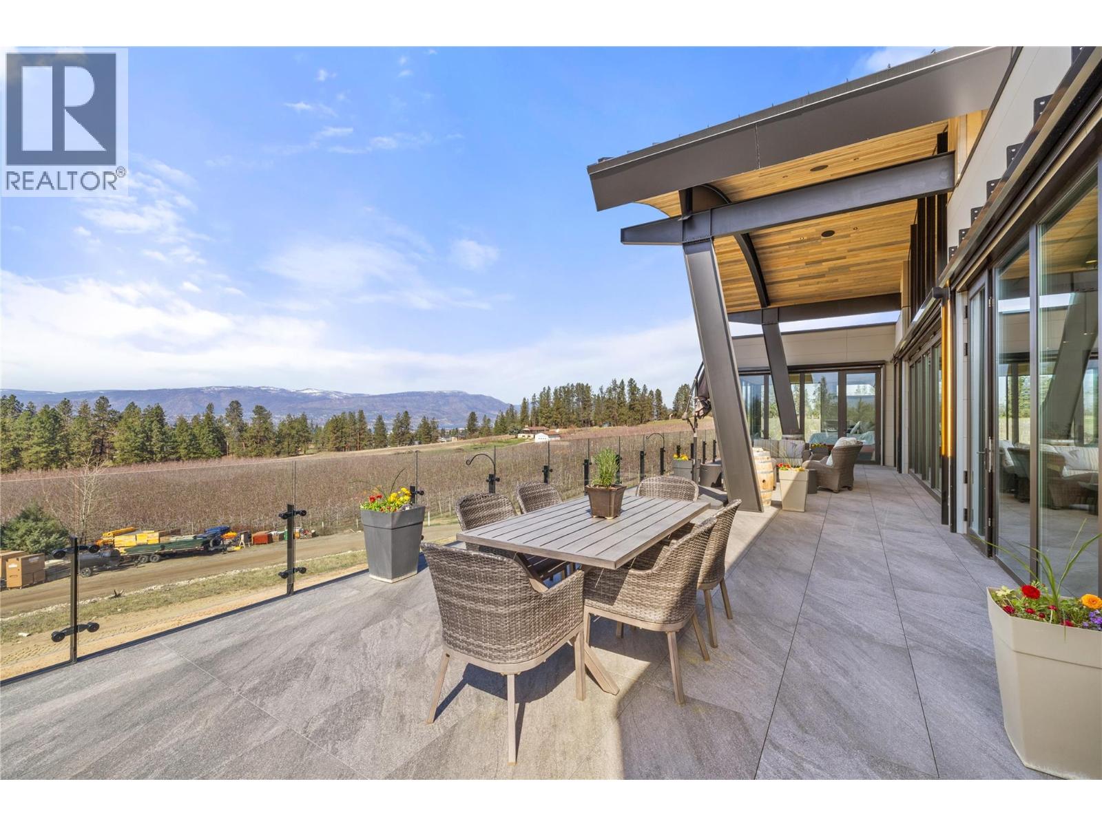 4275 Todd Road, Kelowna, British Columbia  V1W 4B8 - Photo 6 - 10390674