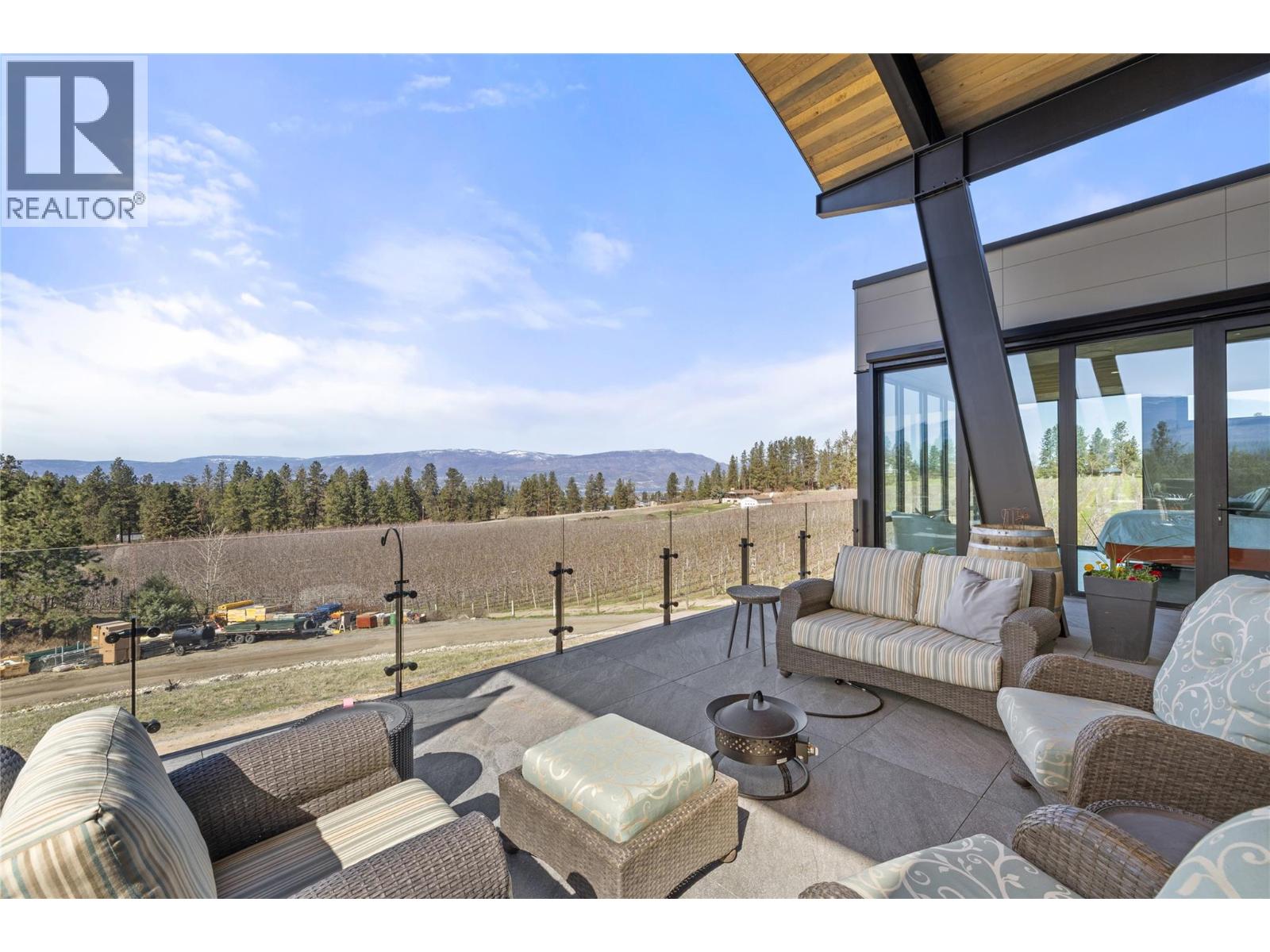 4275 Todd Road, Kelowna, British Columbia  V1W 4B8 - Photo 7 - 10390674