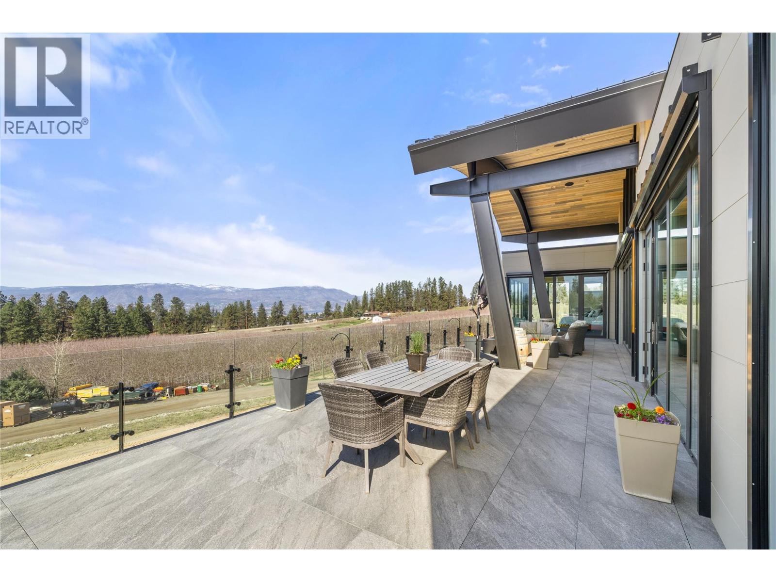 4275 Todd Road, Kelowna, British Columbia  V1W 4B8 - Photo 9 - 10390674