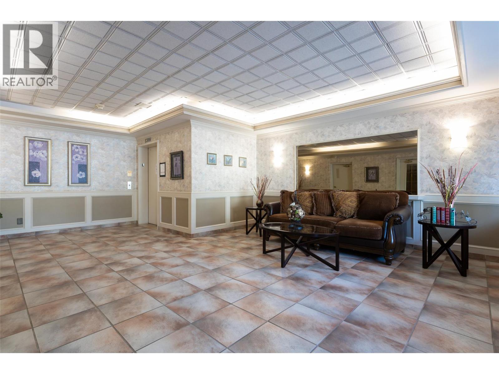 945 Lawrence Avenue Unit# 107, Kelowna, British Columbia  V1Y 6M3 - Photo 3 - 10395306