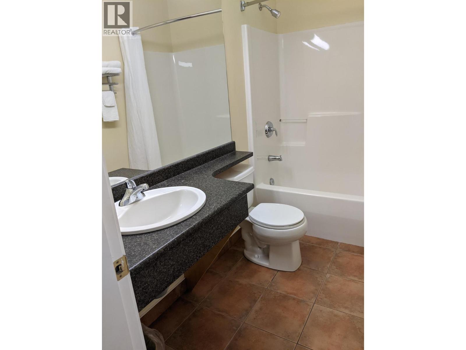 6203 Willow Avenue, Summerland, British Columbia  V0H 1Z4 - Photo 10 - 10395303