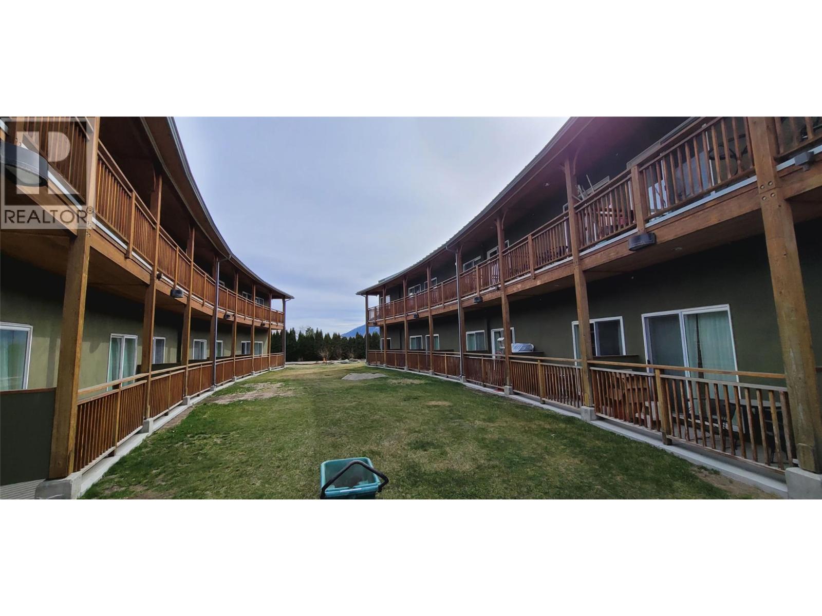 6203 Willow Avenue, Summerland, British Columbia  V0H 1Z4 - Photo 5 - 10395303