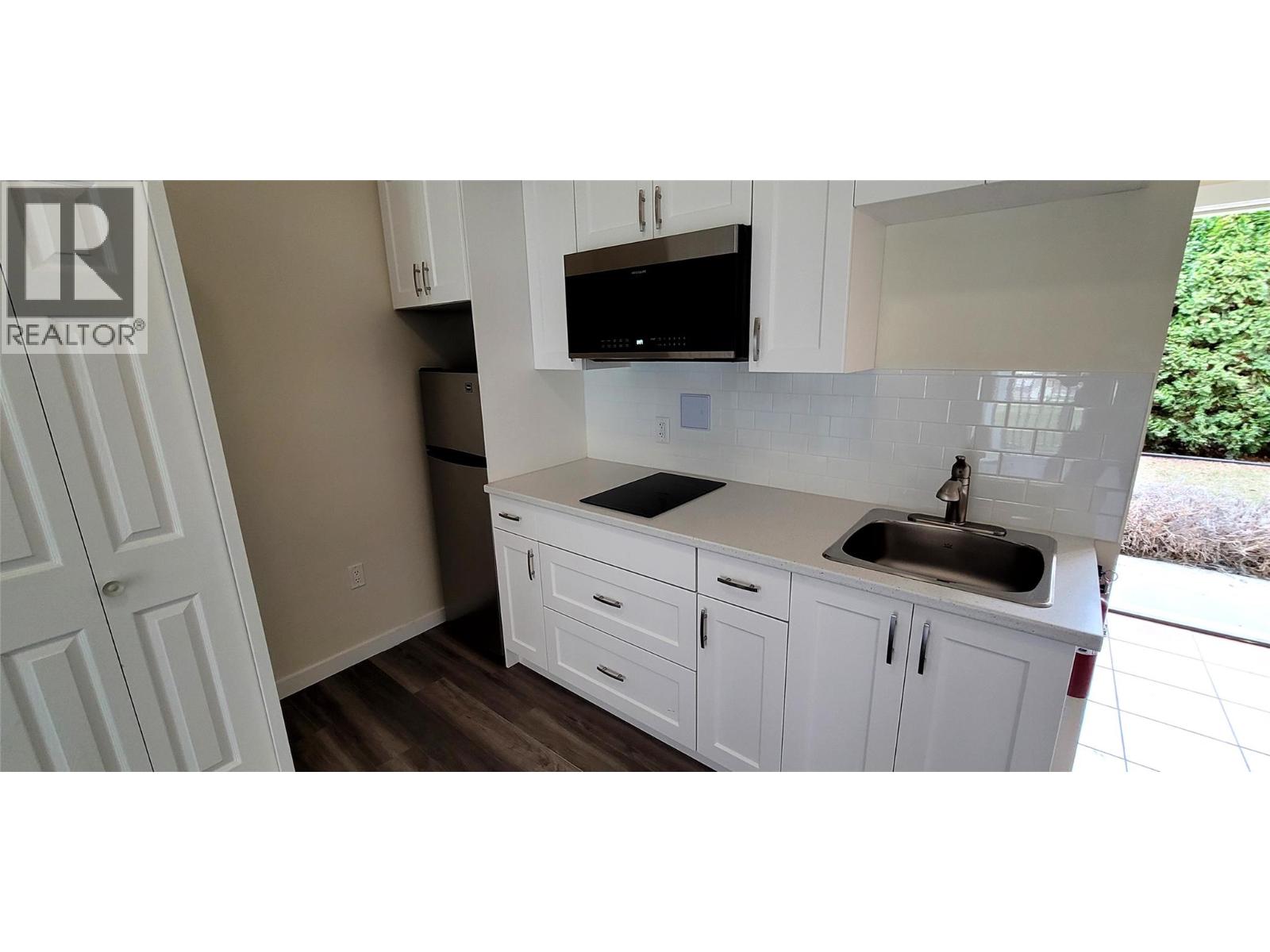 6203 Willow Avenue, Summerland, British Columbia  V0H 1Z4 - Photo 8 - 10395303