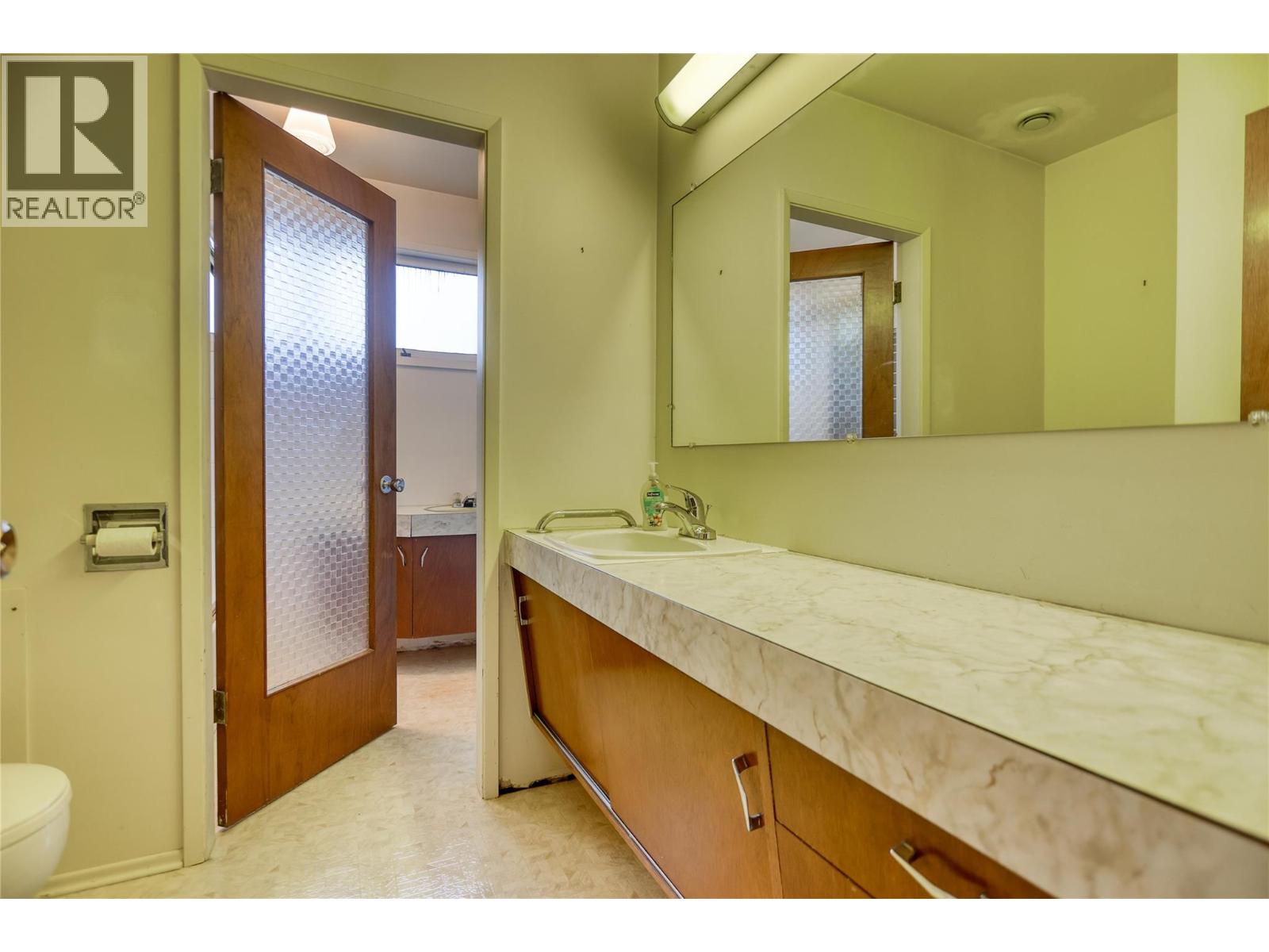 3110 1st Avenue, Castlegar, British Columbia  V1N 2R3 - Photo 11 - 10394453