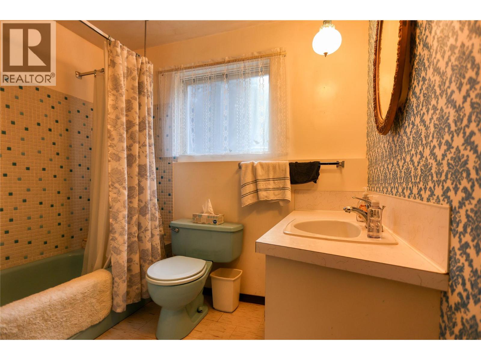 3110 1st Avenue, Castlegar, British Columbia  V1N 2R3 - Photo 16 - 10394453