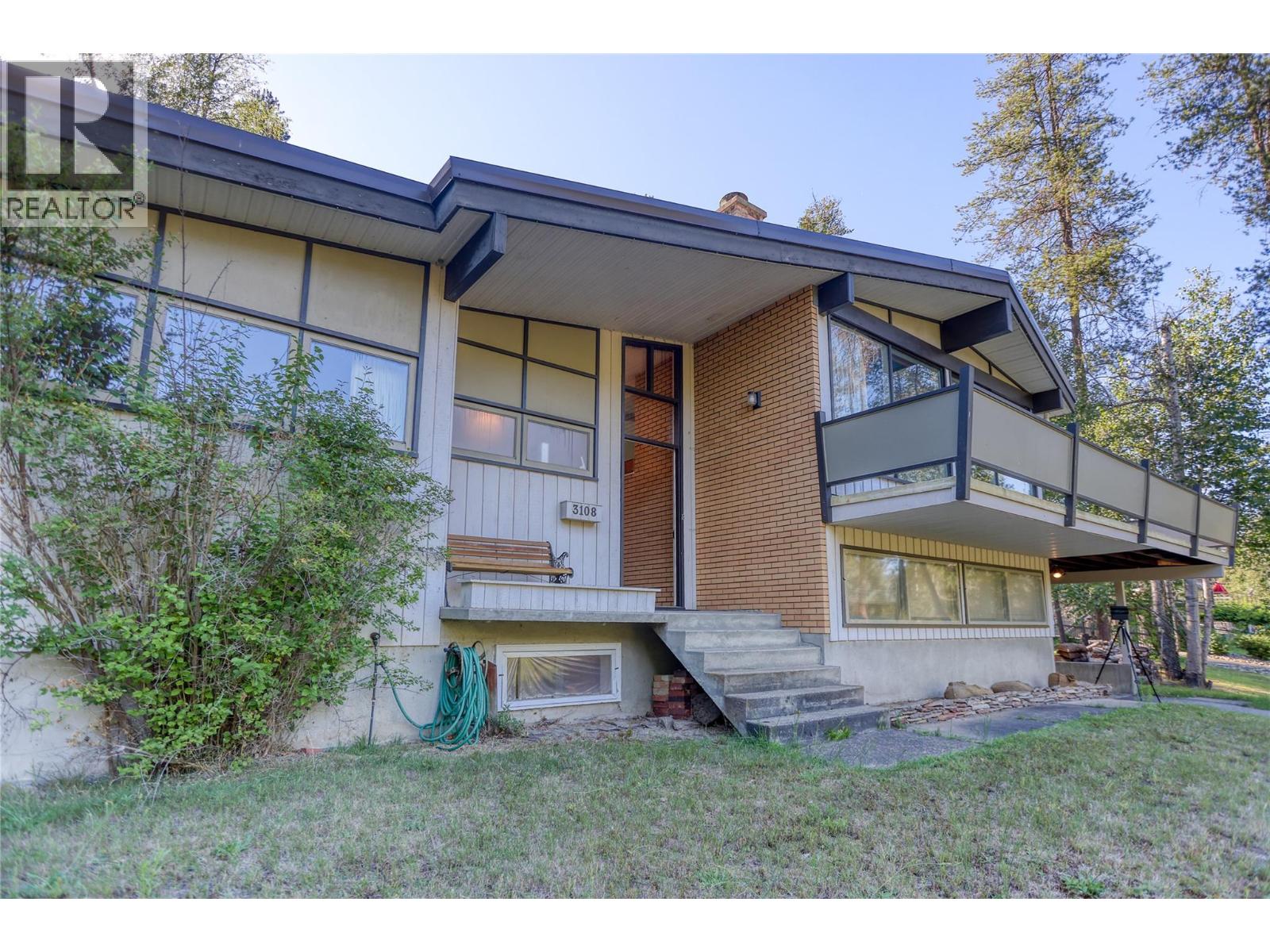 3110 1st Avenue, Castlegar, British Columbia  V1N 2R3 - Photo 2 - 10394453