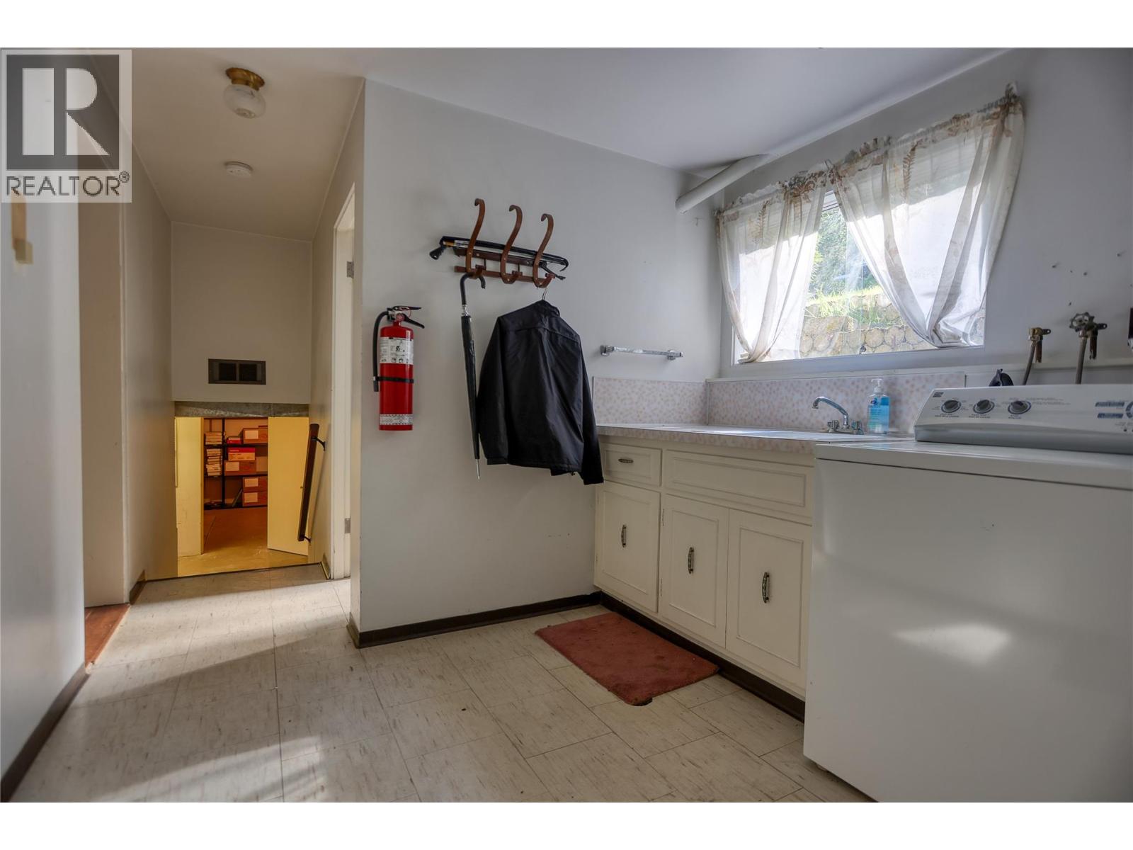 3110 1st Avenue, Castlegar, British Columbia  V1N 2R3 - Photo 20 - 10394453