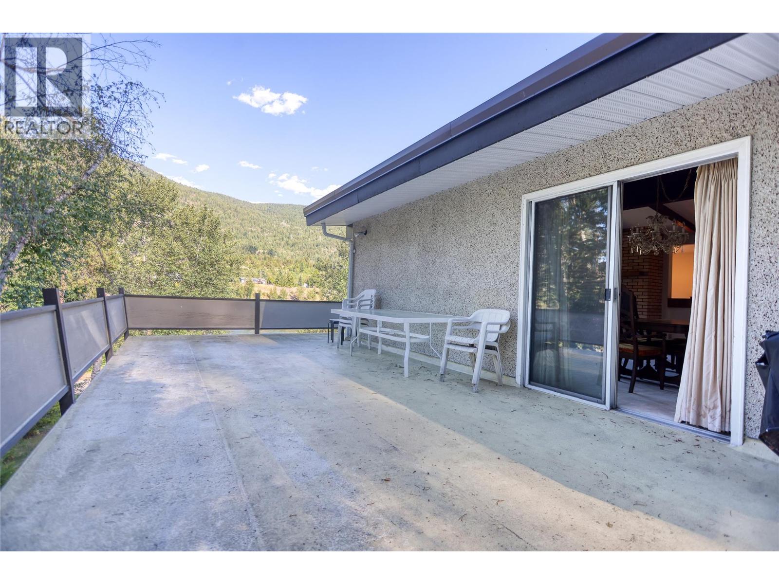 3110 1st Avenue, Castlegar, British Columbia  V1N 2R3 - Photo 3 - 10394453