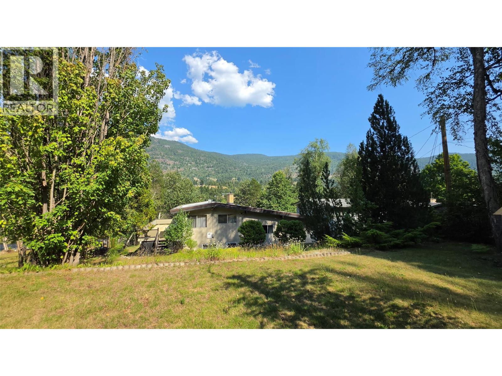 3110 1st Avenue, Castlegar, British Columbia  V1N 2R3 - Photo 30 - 10394453
