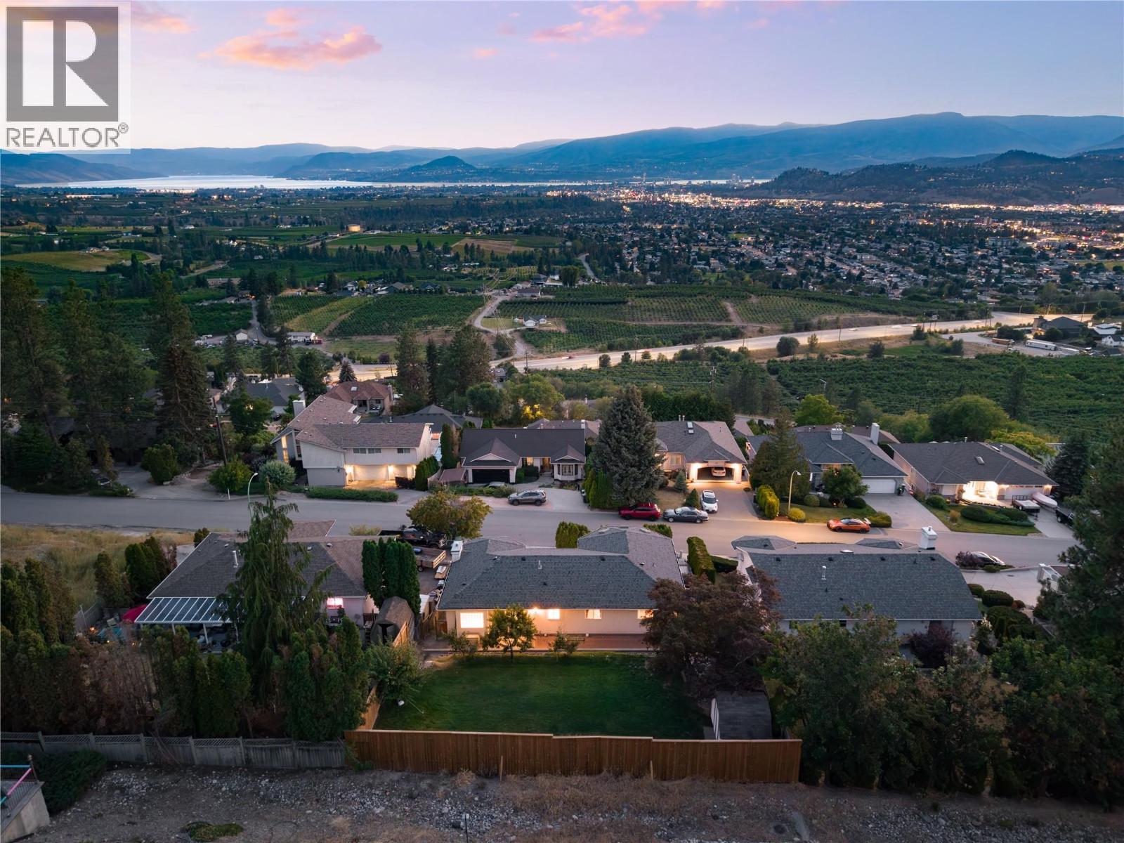 877 Toovey Road, Kelowna, British Columbia  V1X 6R2 - Photo 1 - 10394293