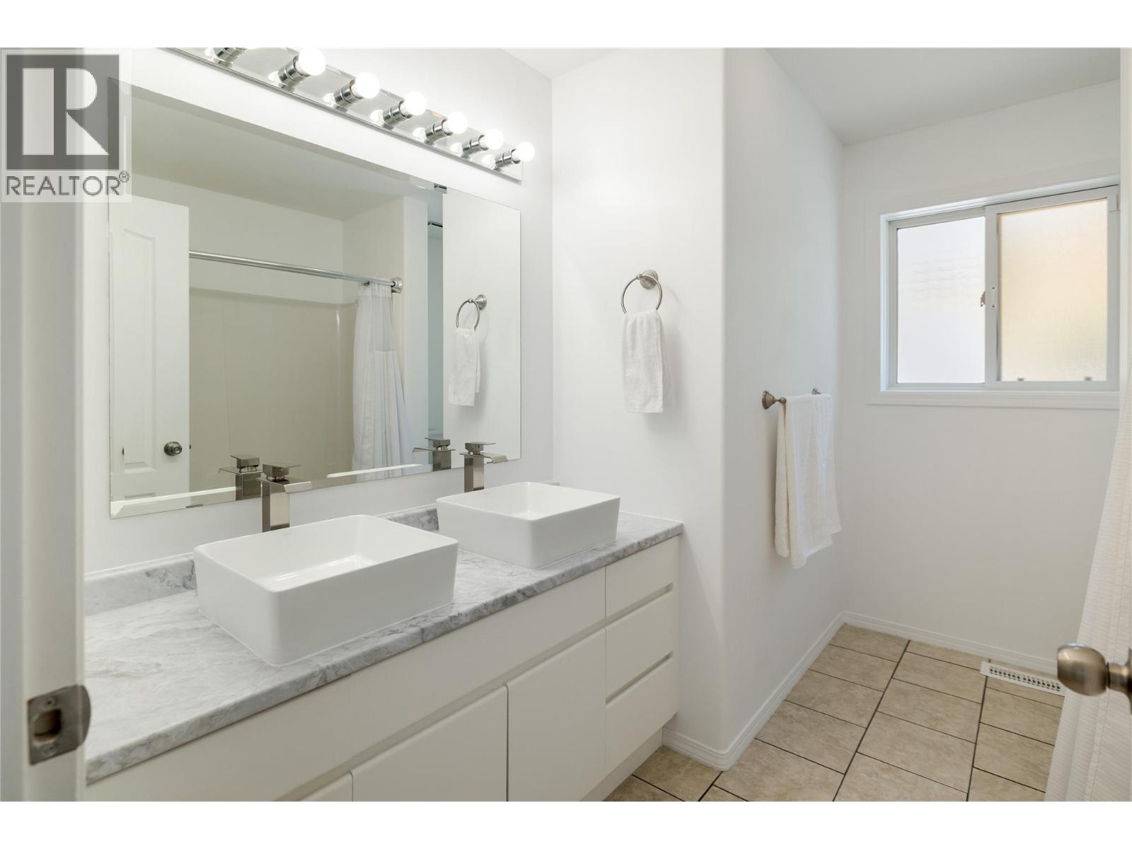 877 Toovey Road, Kelowna, British Columbia  V1X 6R2 - Photo 16 - 10394293