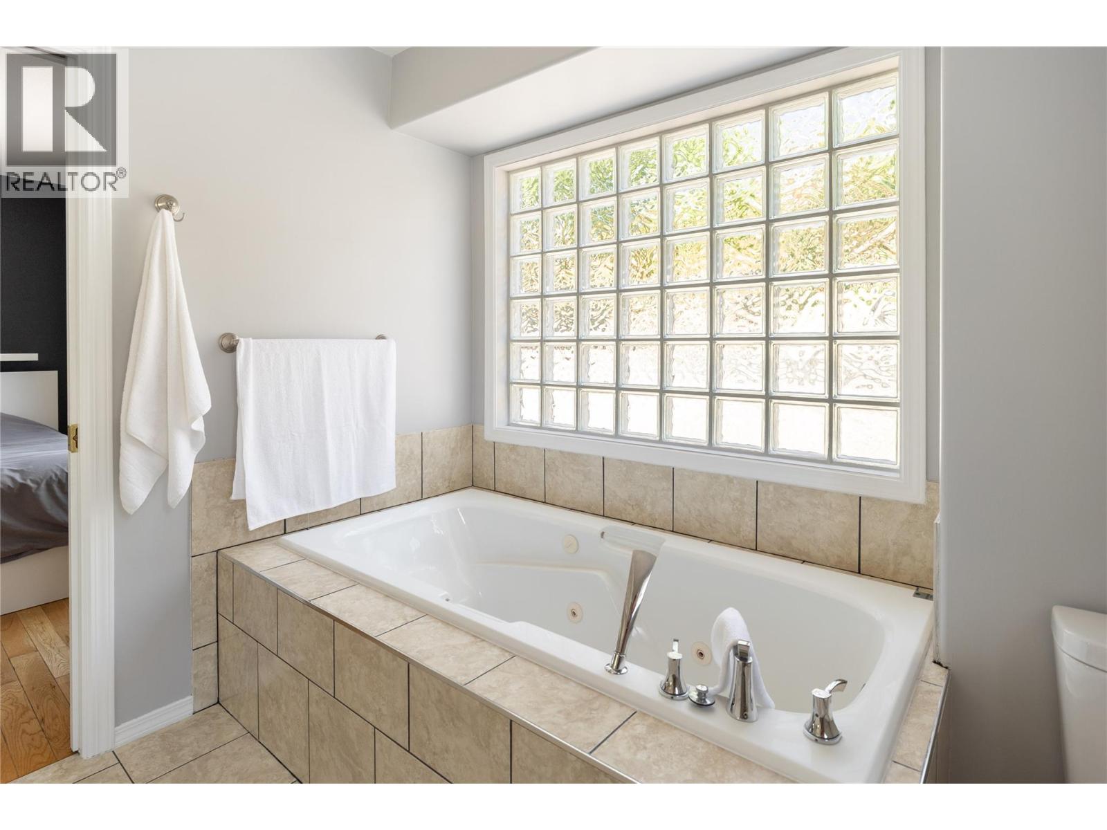 877 Toovey Road, Kelowna, British Columbia  V1X 6R2 - Photo 19 - 10394293