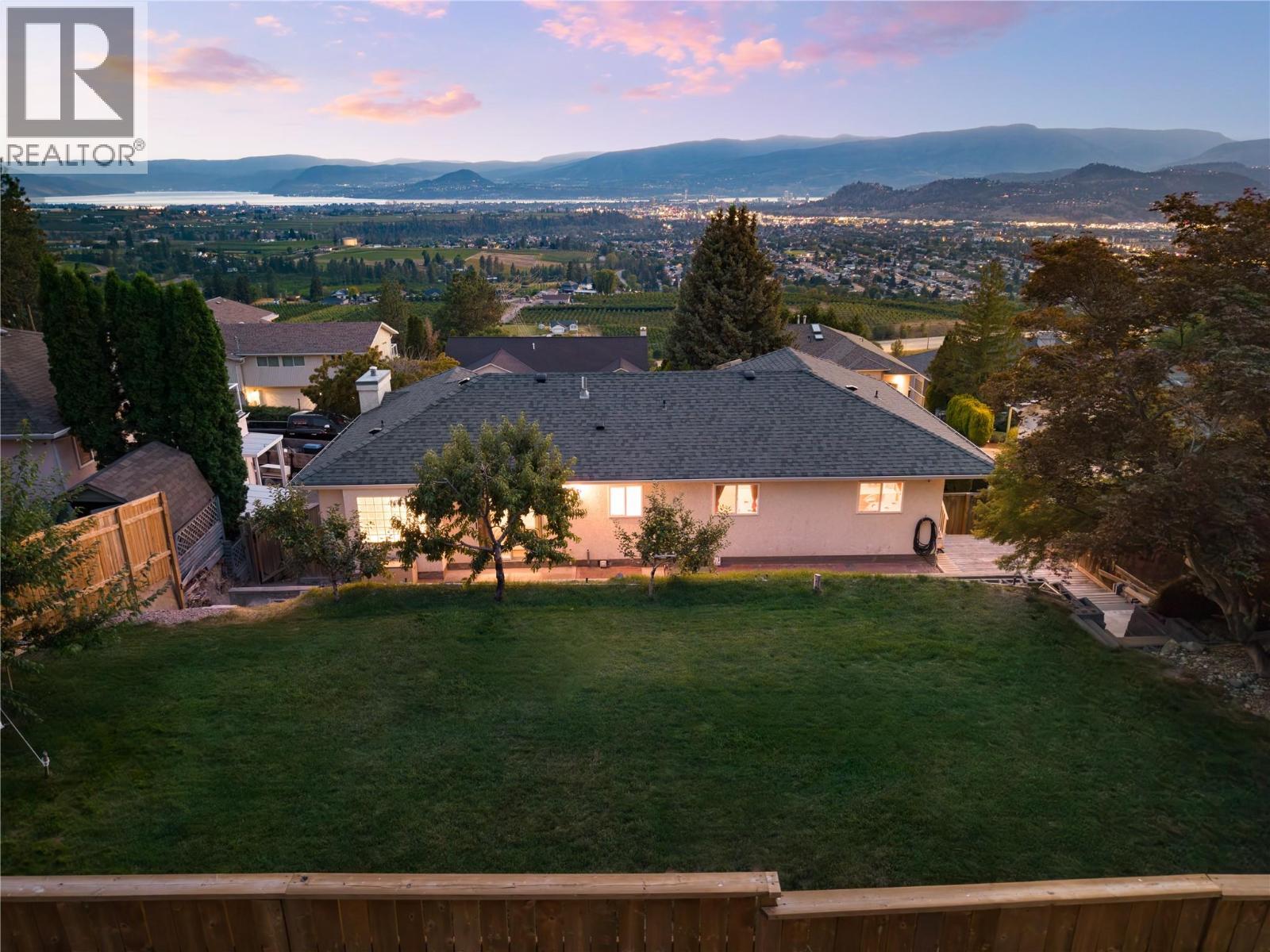 877 Toovey Road, Kelowna, British Columbia  V1X 6R2 - Photo 2 - 10394293