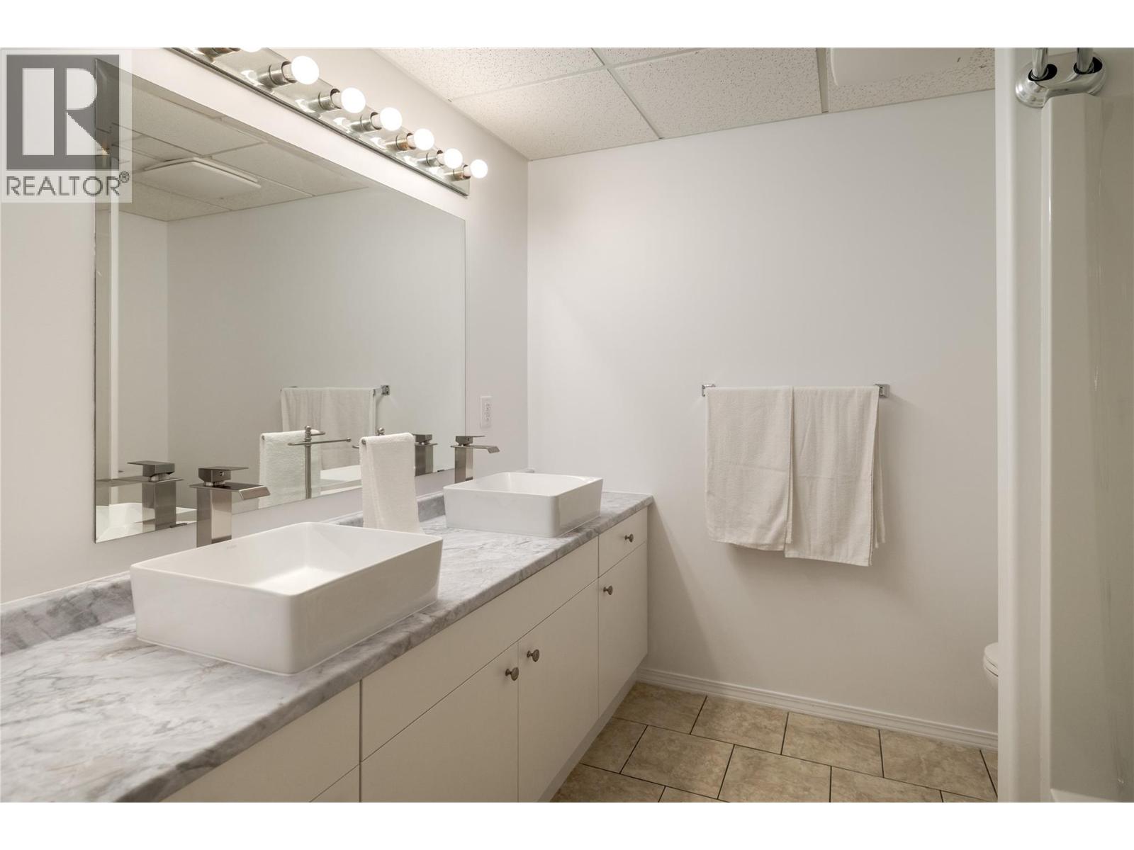 877 Toovey Road, Kelowna, British Columbia  V1X 6R2 - Photo 28 - 10394293