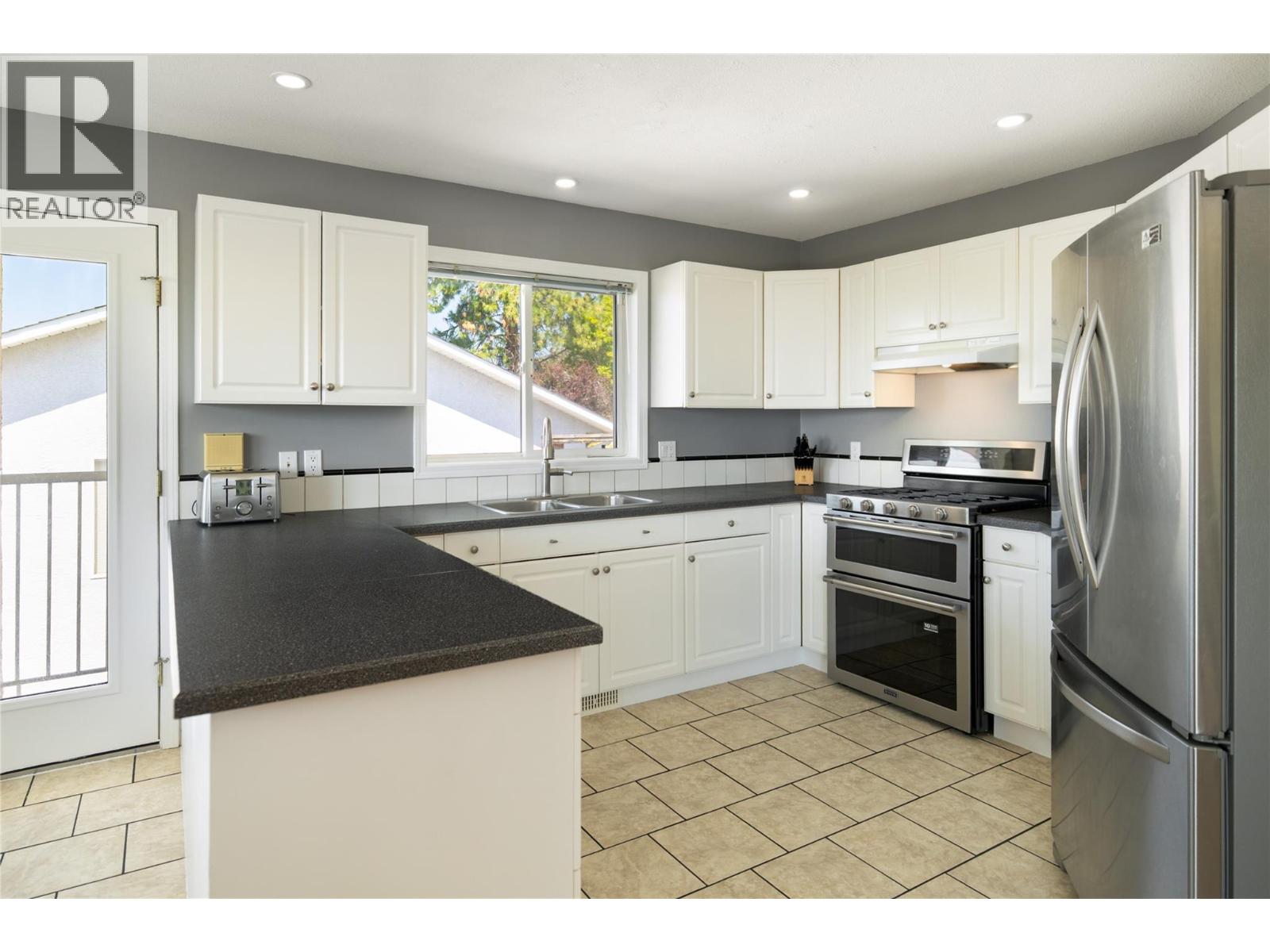 877 Toovey Road, Kelowna, British Columbia  V1X 6R2 - Photo 7 - 10394293