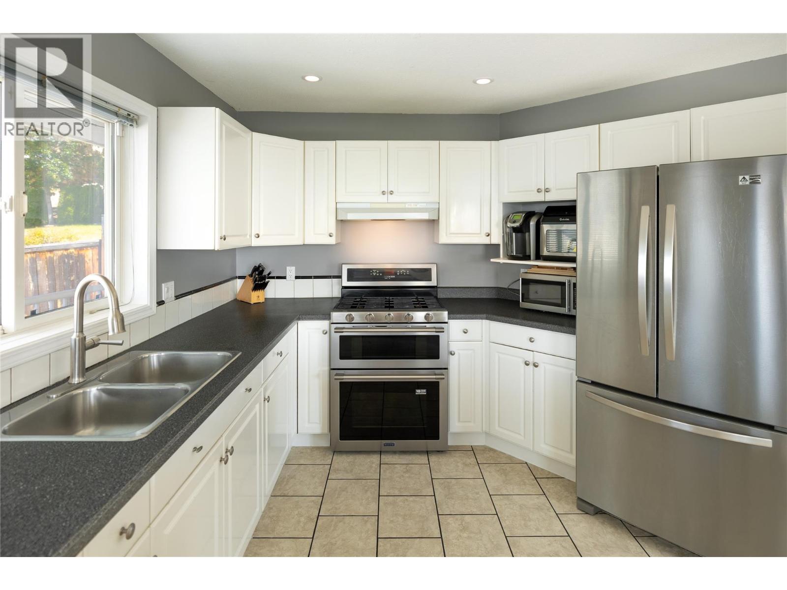 877 Toovey Road, Kelowna, British Columbia  V1X 6R2 - Photo 8 - 10394293