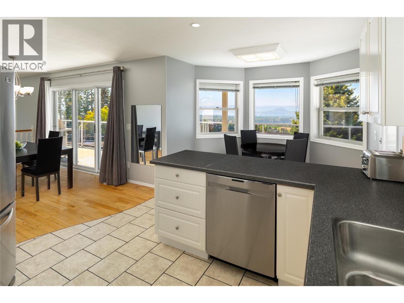 877 Toovey Road, Kelowna, British Columbia  V1X 6R2 - Photo 9 - 10394293