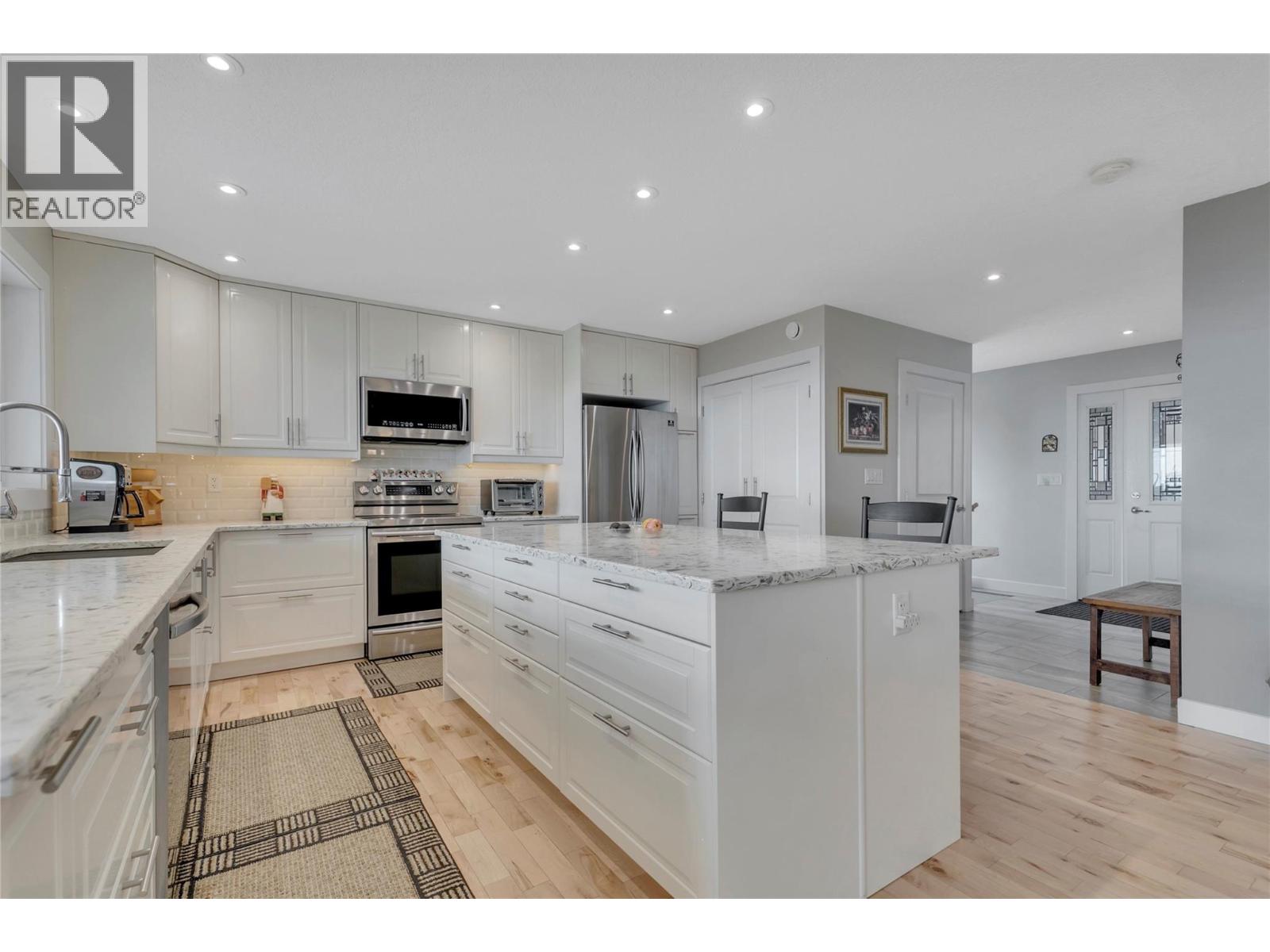 1415 Wolf Way Road, Bridesville, British Columbia  V0H 1Y0 - Photo 10 - 10395286