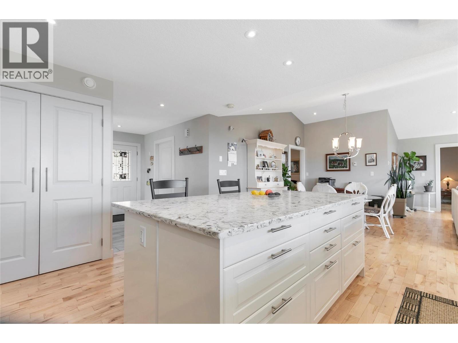 1415 Wolf Way Road, Bridesville, British Columbia  V0H 1Y0 - Photo 12 - 10395286