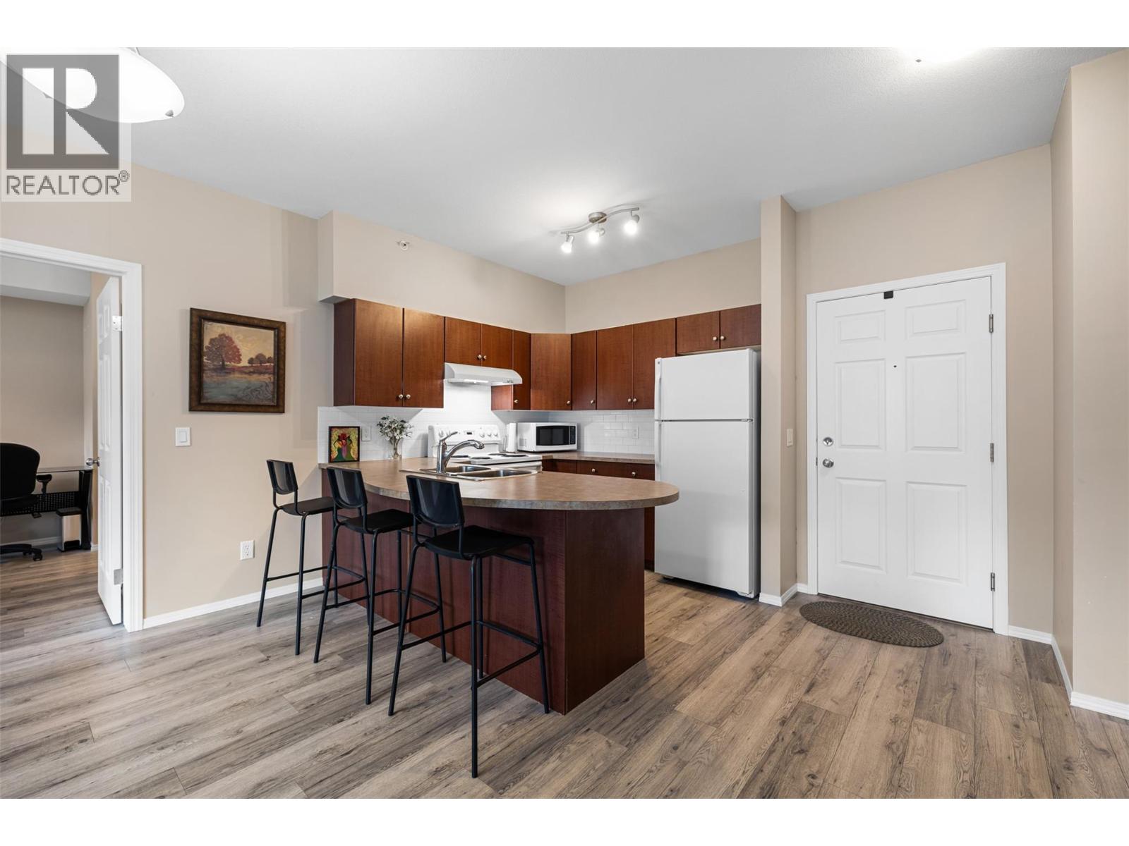 1875 Country Club Drive Unit# 1619, Kelowna, British Columbia  V1V 2W7 - Photo 4 - 10395366