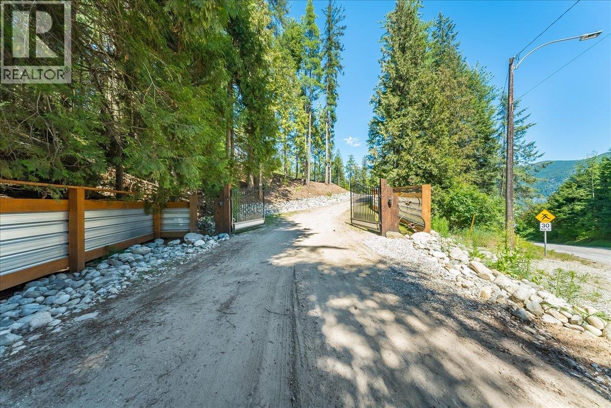 1110 23rd Street, Castlegar, British Columbia  V1N 3A6 - Photo 17 - 10395340