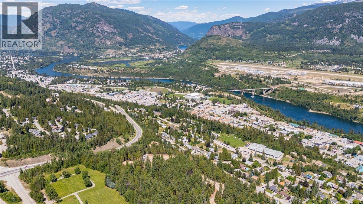 1110 23rd Street, Castlegar, British Columbia  V1N 3A6 - Photo 5 - 10395340