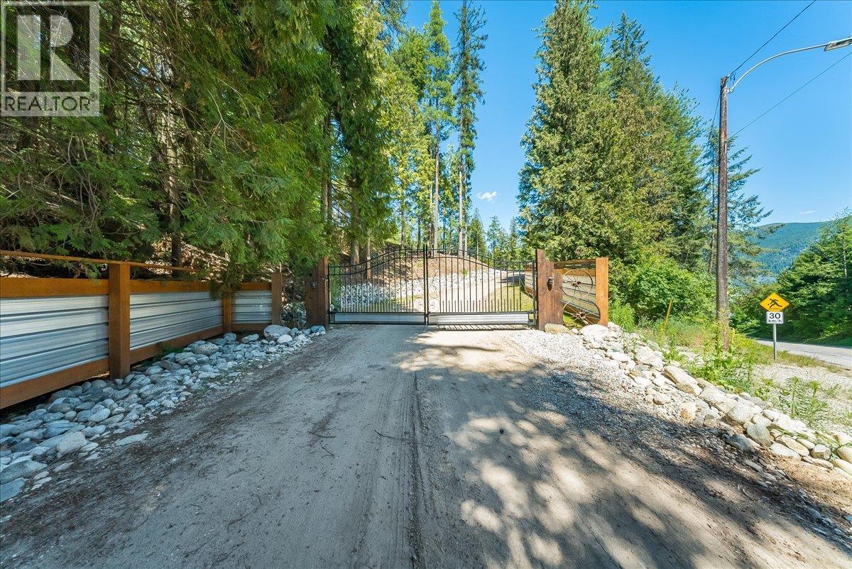 1110 23rd Street, Castlegar, British Columbia  V1N 3A6 - Photo 6 - 10395340
