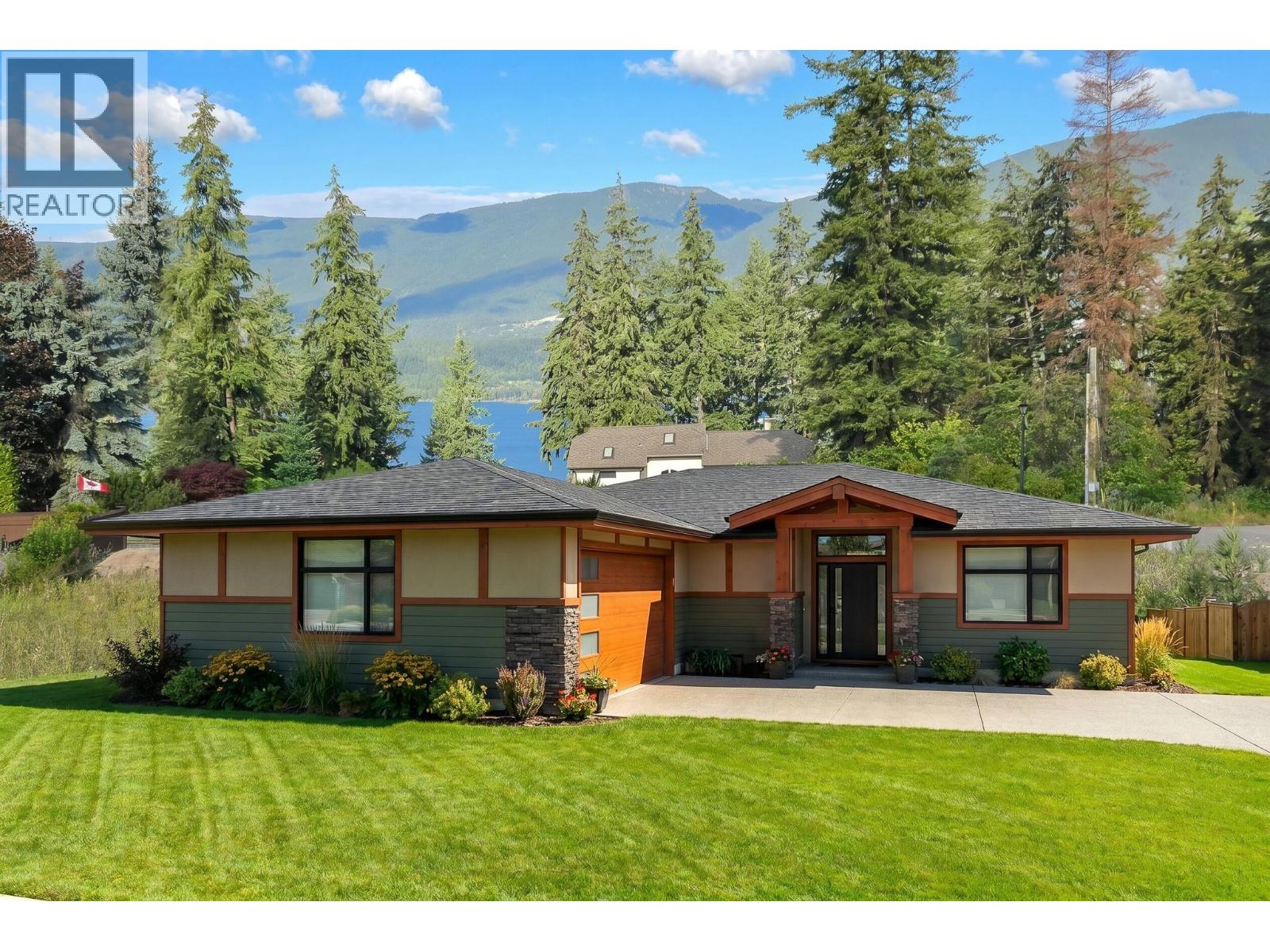 2000 45 Avenue Ne, Salmon Arm, British Columbia  V1E 2E3 - Photo 1 - 10395272