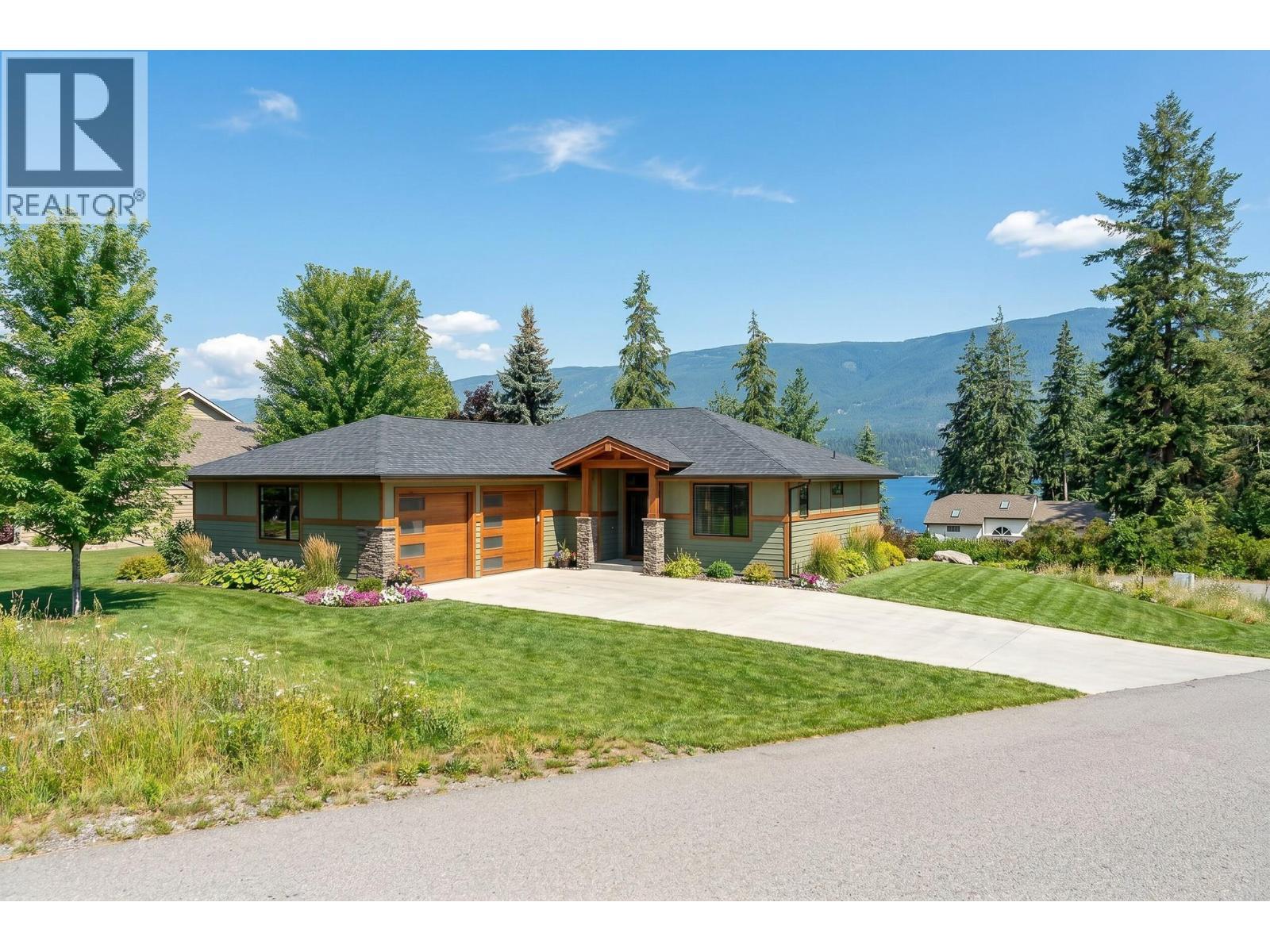 2000 45 Avenue Ne, Salmon Arm, British Columbia  V1E 2E3 - Photo 2 - 10395272