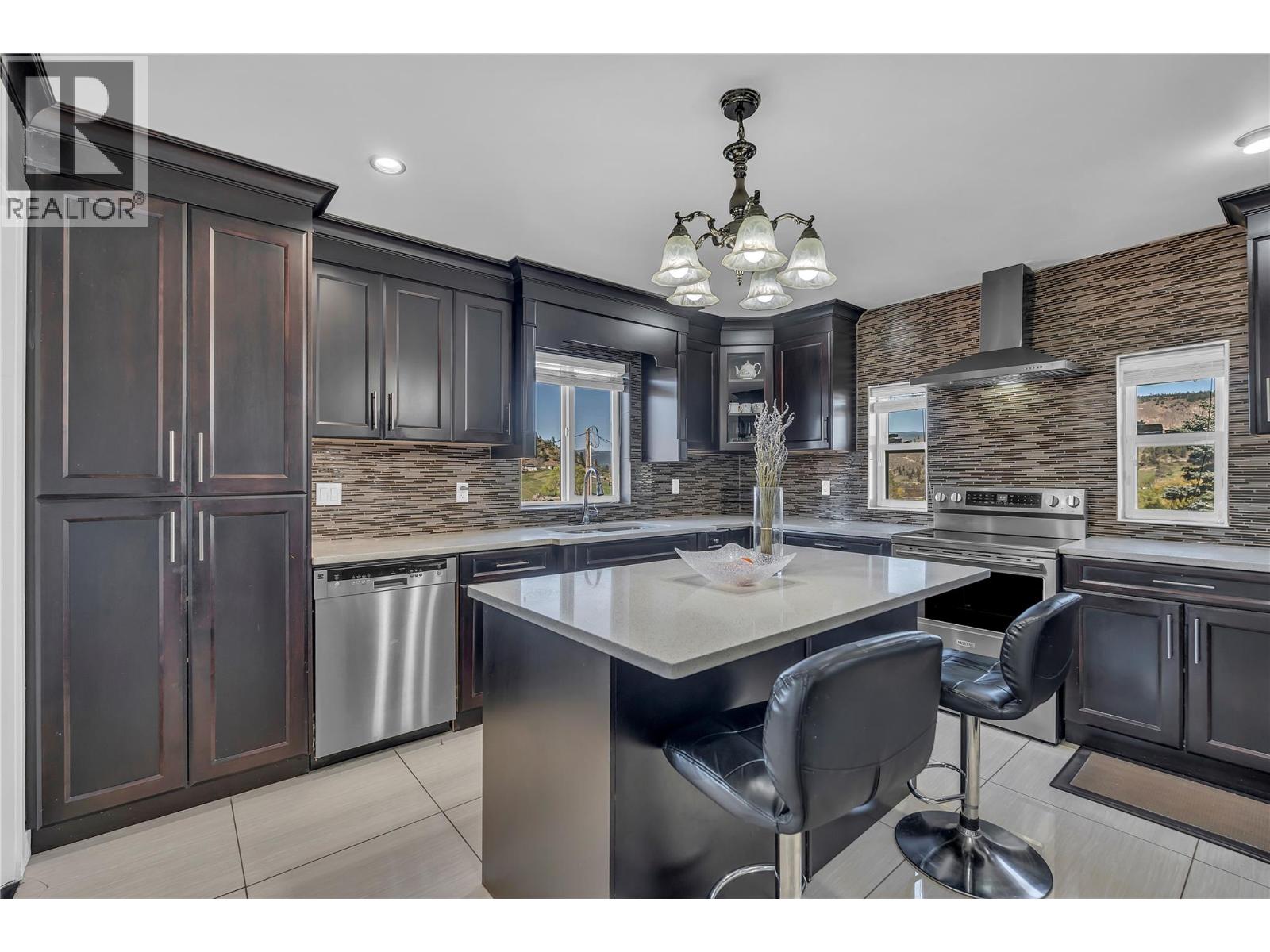 9820 Rippen Avenue, Summerland, British Columbia  V0H 1Z8 - Photo 6 - 10395472