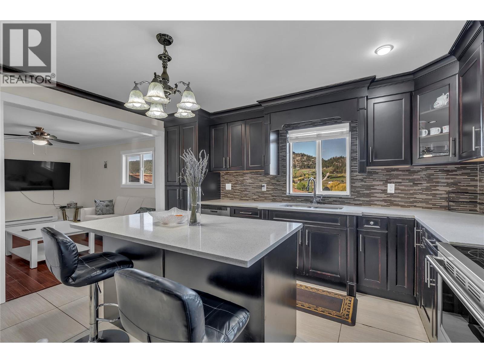 9820 Rippen Avenue, Summerland, British Columbia  V0H 1Z8 - Photo 9 - 10395472