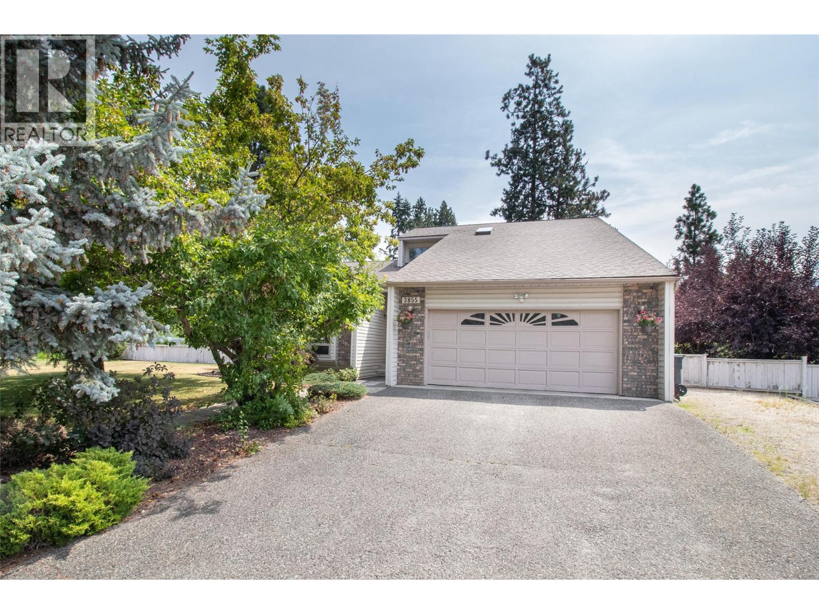 3855 Tillicum Court, Kelowna, British Columbia  V1W 4E7 - Photo 1 - 10395339